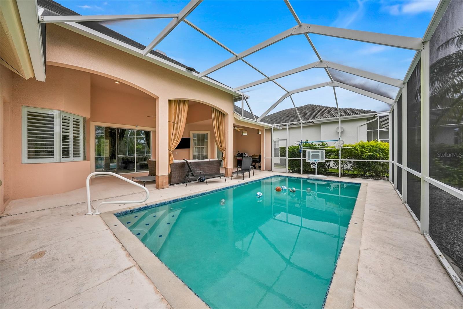 18823 WIMBLEDON CIR — photo 4