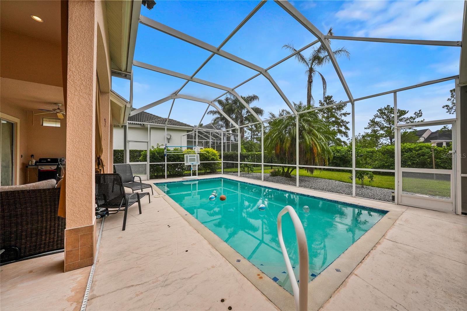 18823 WIMBLEDON CIR — photo 32