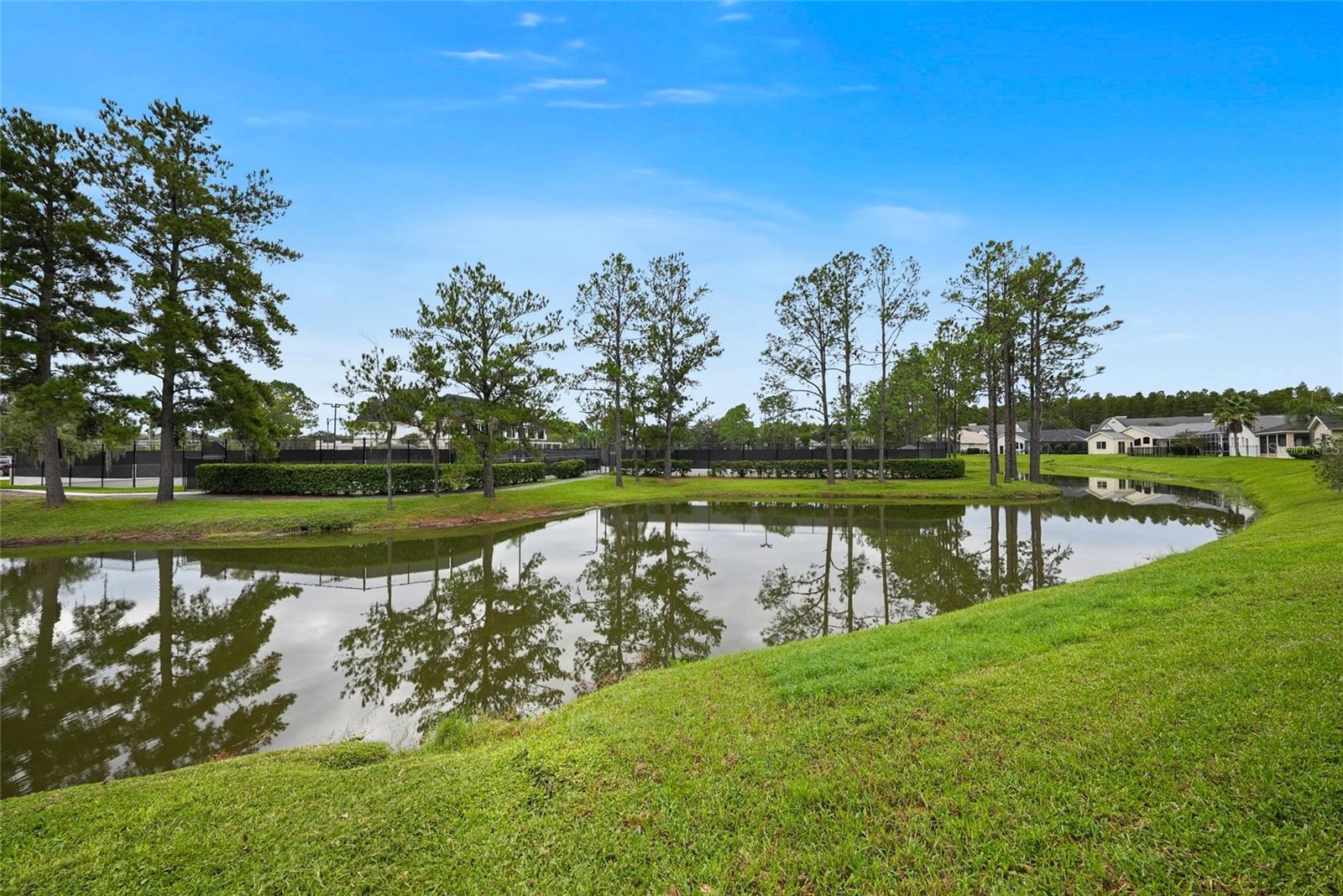 18823 WIMBLEDON CIR — photo 35
