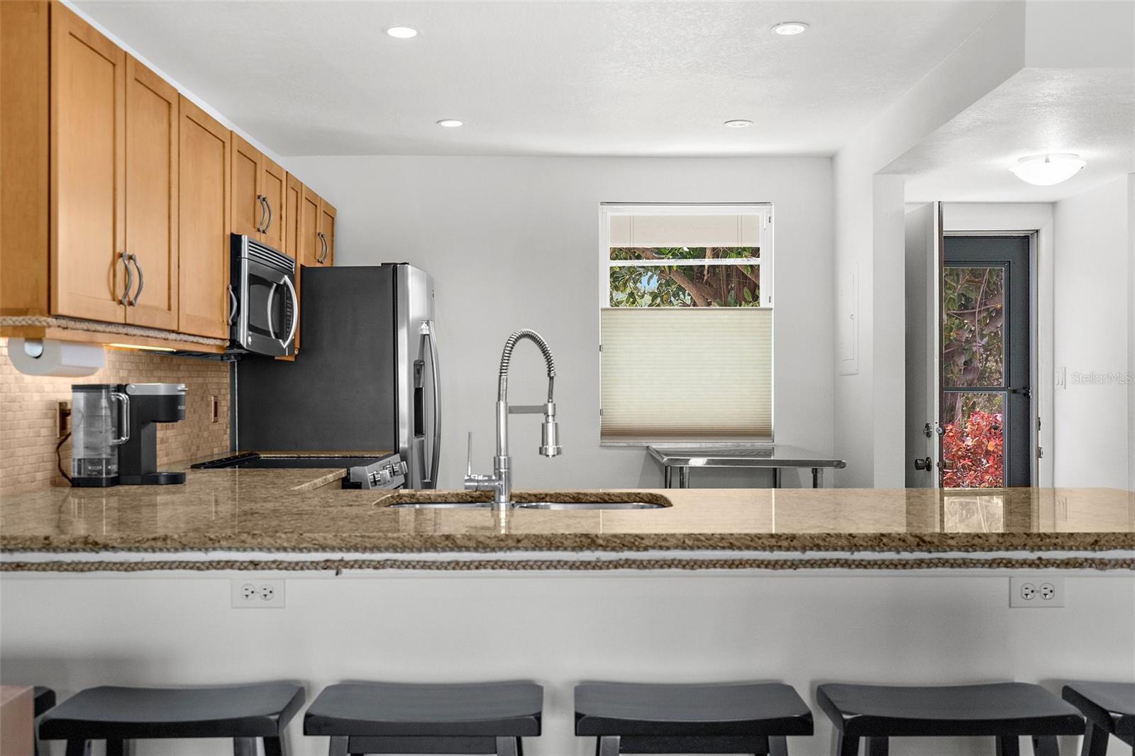 600 SUTTON PL #101B — photo 12