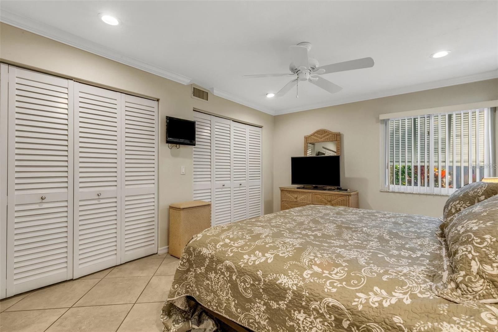 5661 MIDNIGHT PASS RD #401 — photo 14