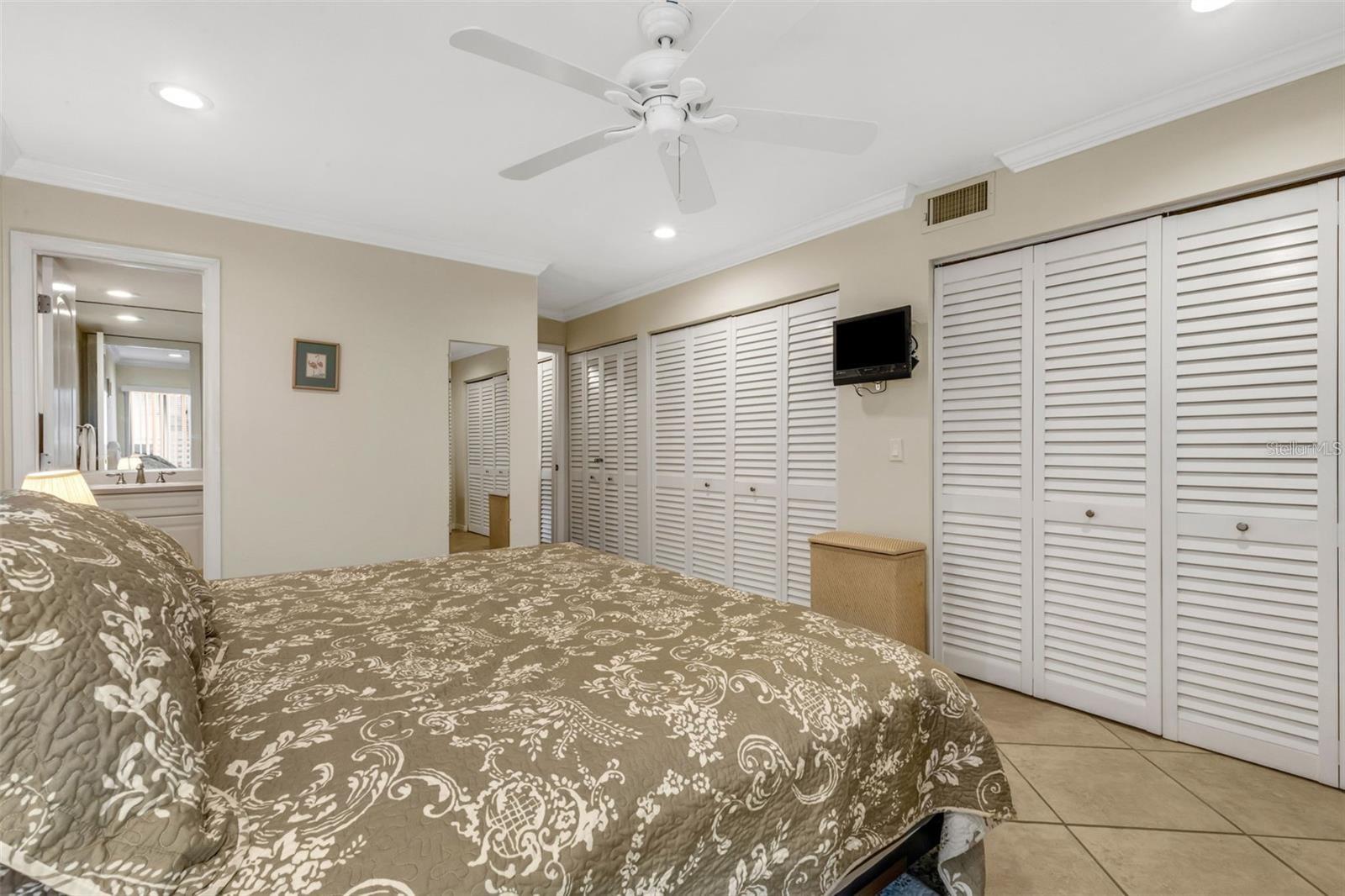 5661 MIDNIGHT PASS RD #401 — photo 15