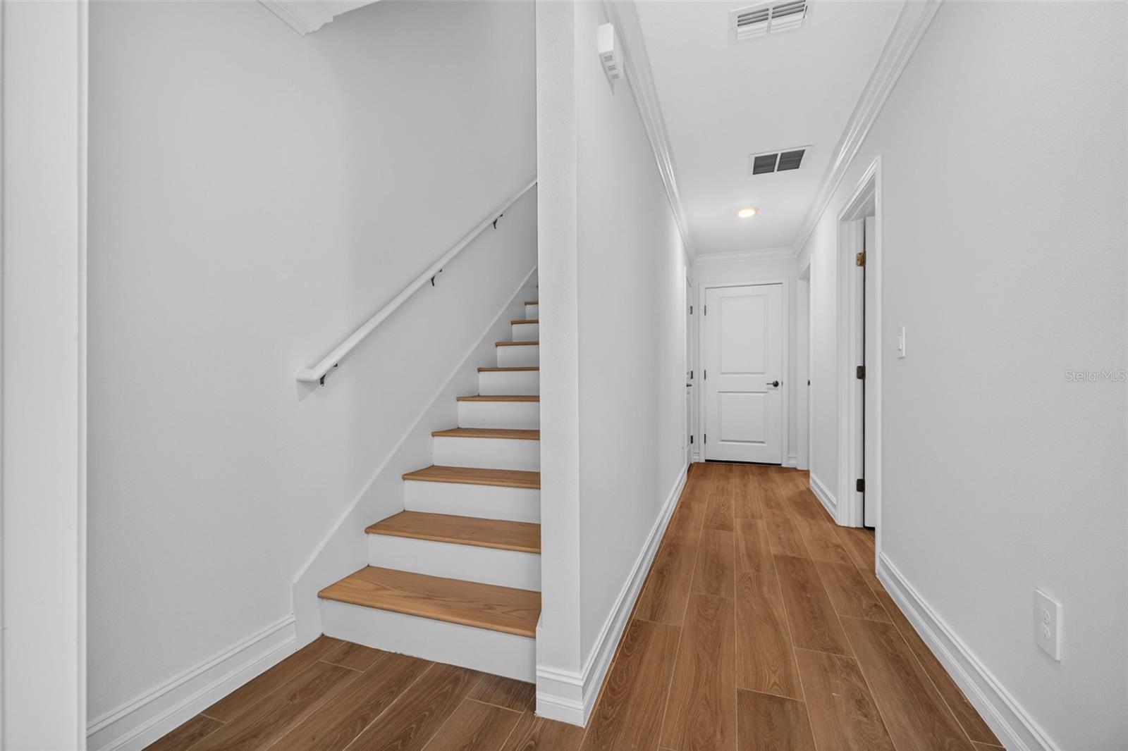 1445 WEST CHESTNUT ST — photo 2