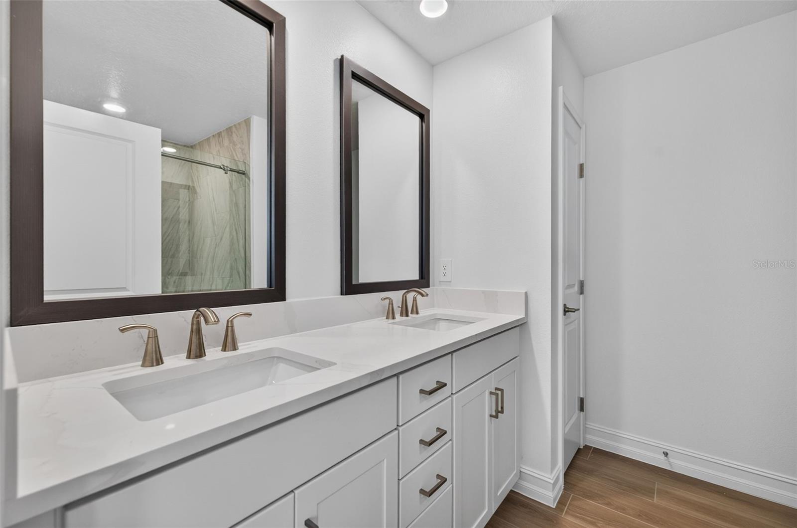 1445 WEST CHESTNUT ST — photo 22