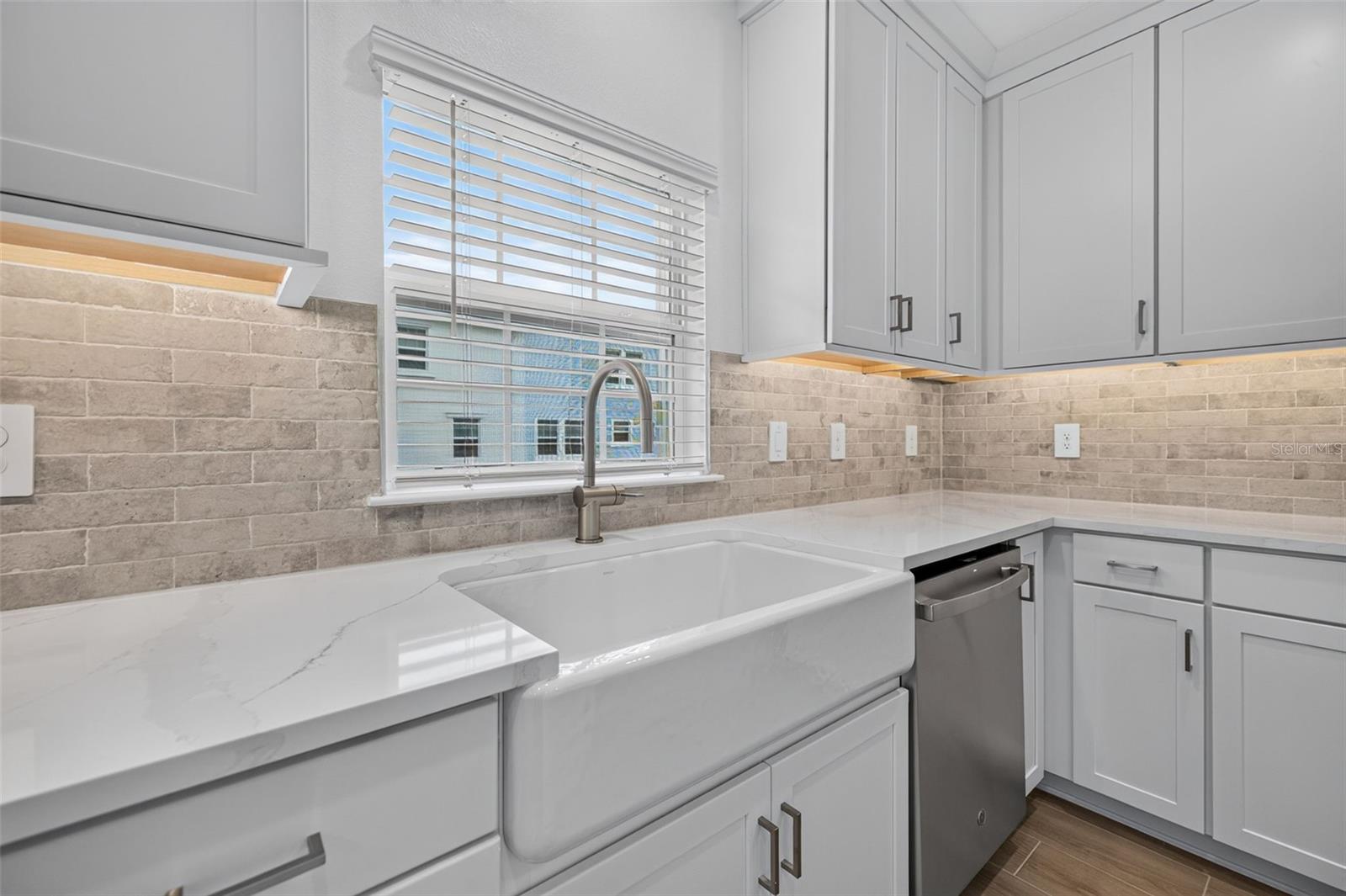 1445 WEST CHESTNUT ST — photo 15