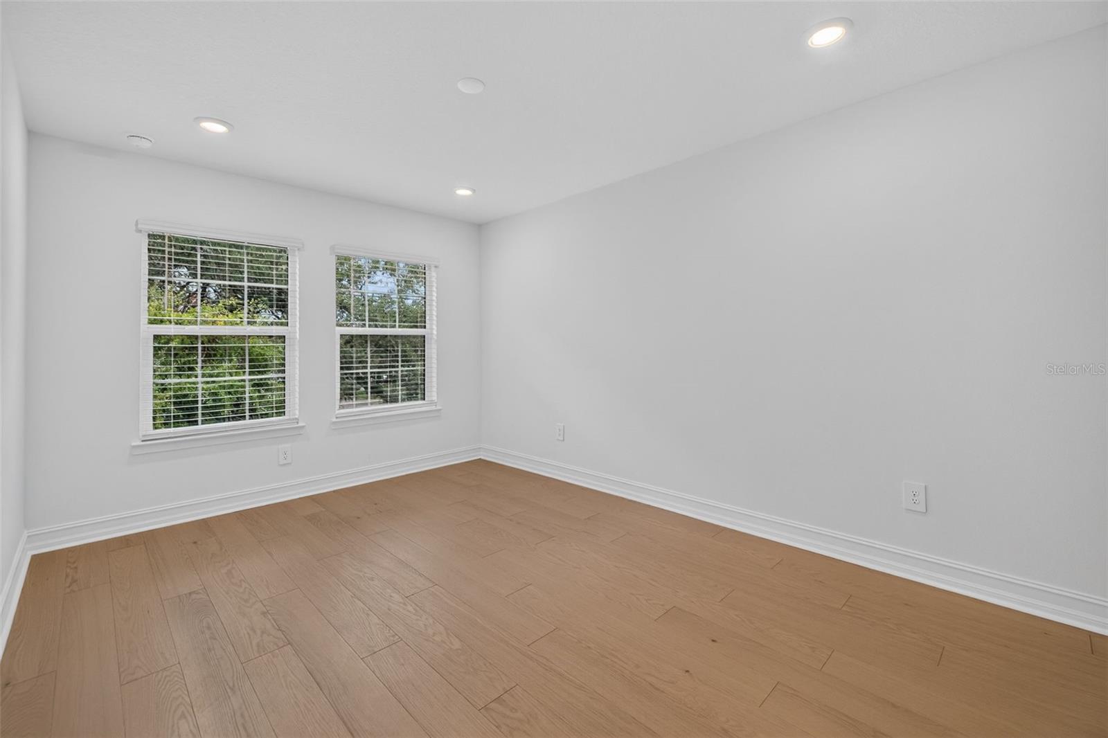 1445 WEST CHESTNUT ST — photo 26