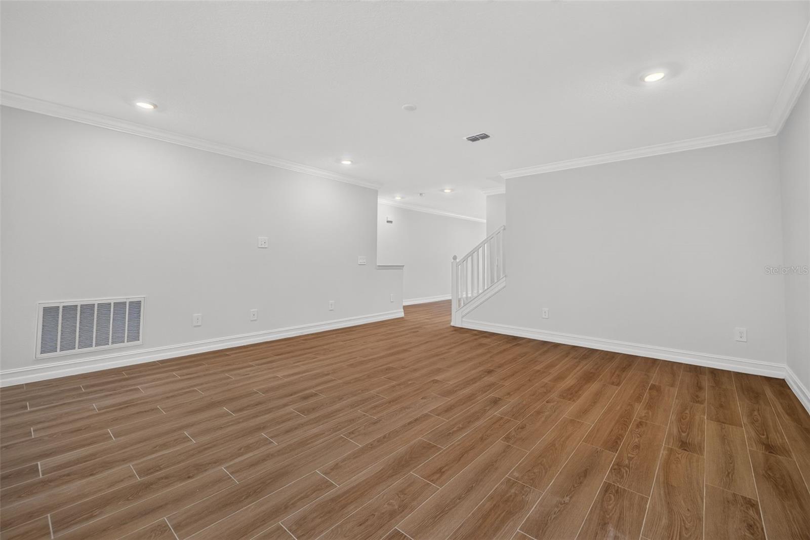 1445 WEST CHESTNUT ST — photo 8