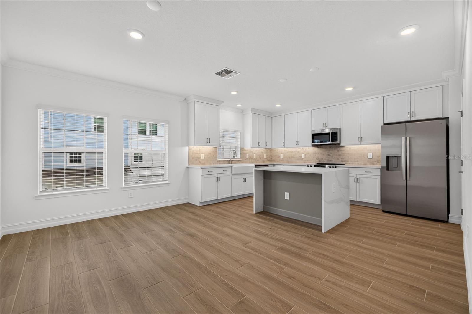 1445 WEST CHESTNUT ST — photo 11