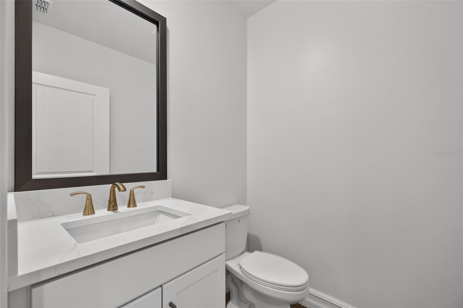 1445 WEST CHESTNUT ST — photo 19