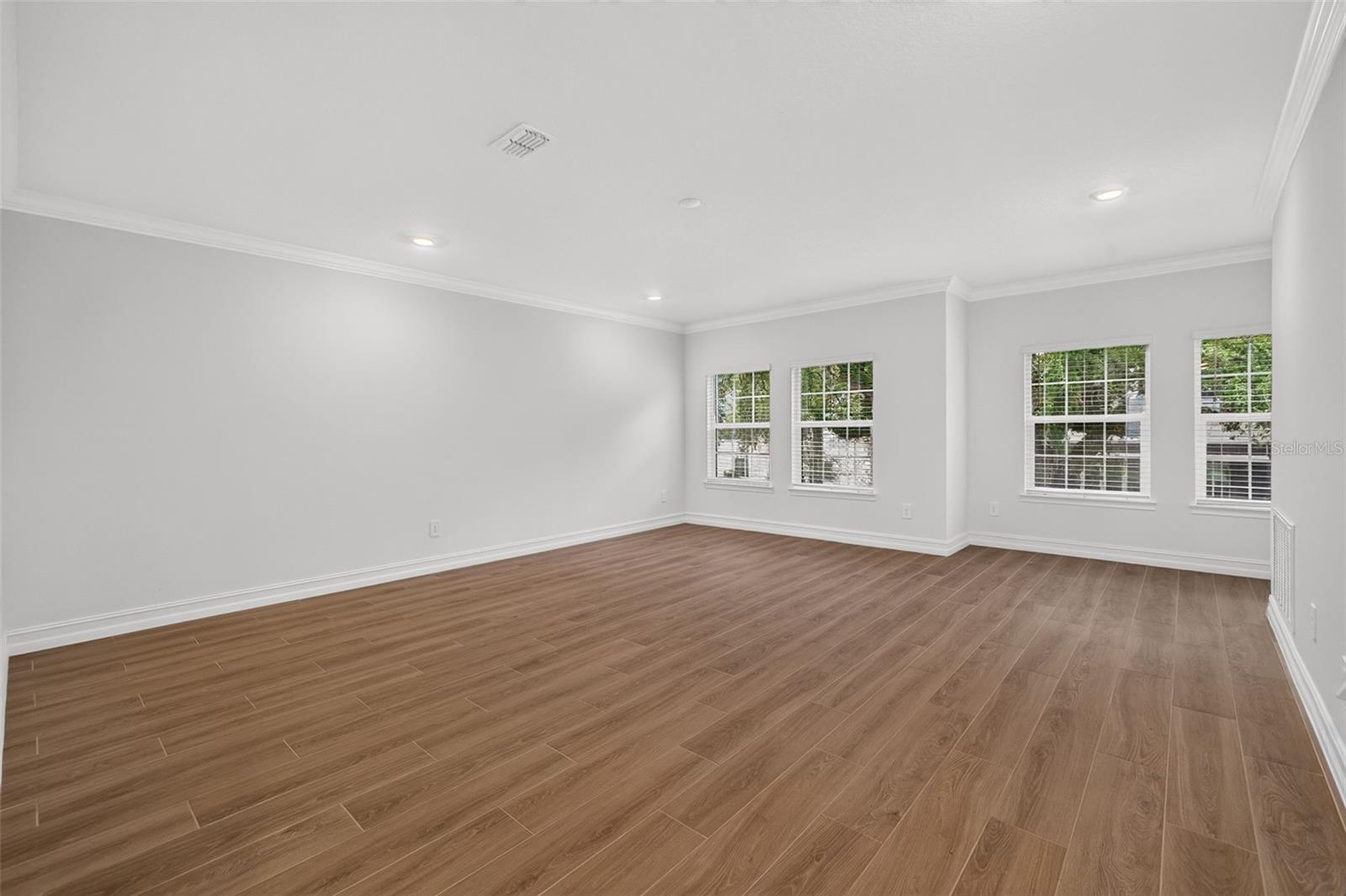 1445 WEST CHESTNUT ST — photo 9