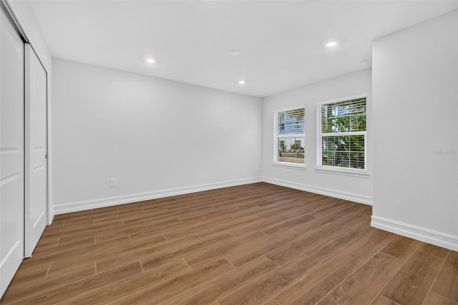 1445 WEST CHESTNUT ST — photo 3