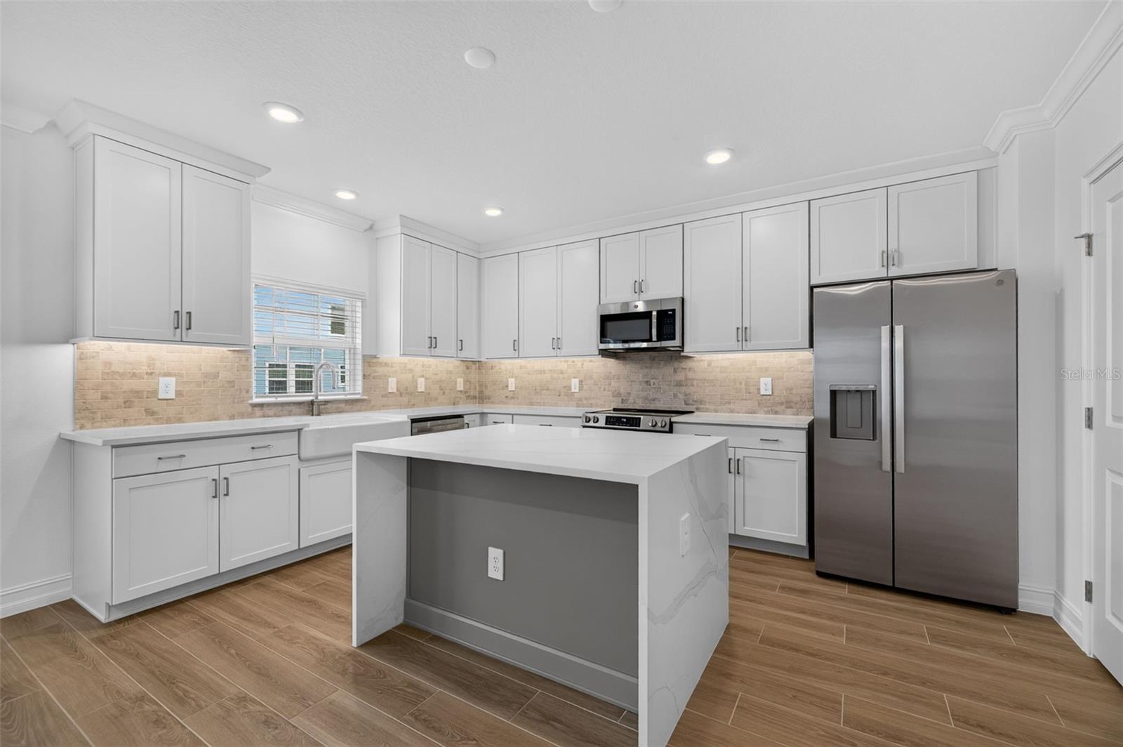 1445 WEST CHESTNUT ST — photo 13