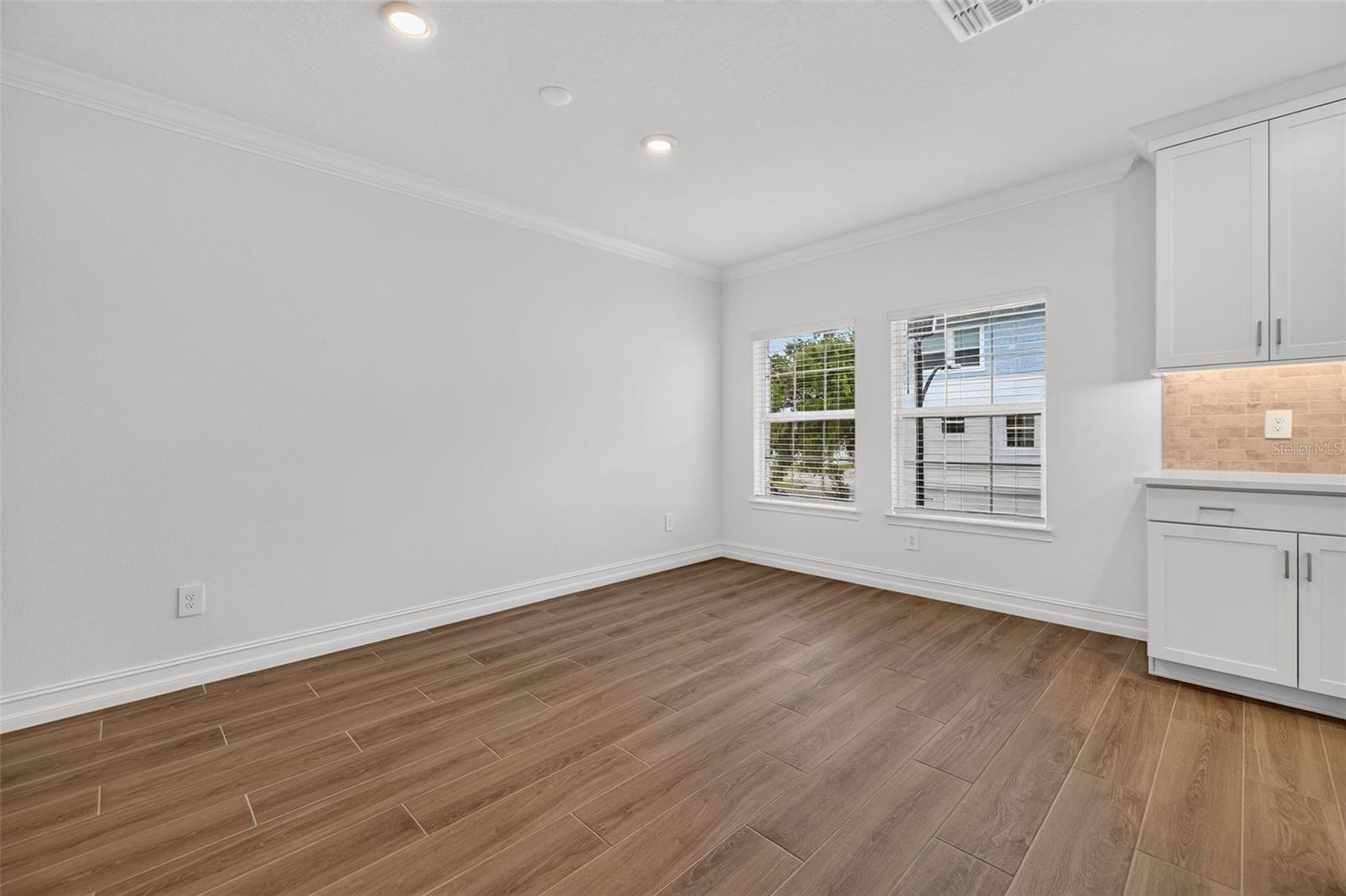 1445 WEST CHESTNUT ST — photo 10
