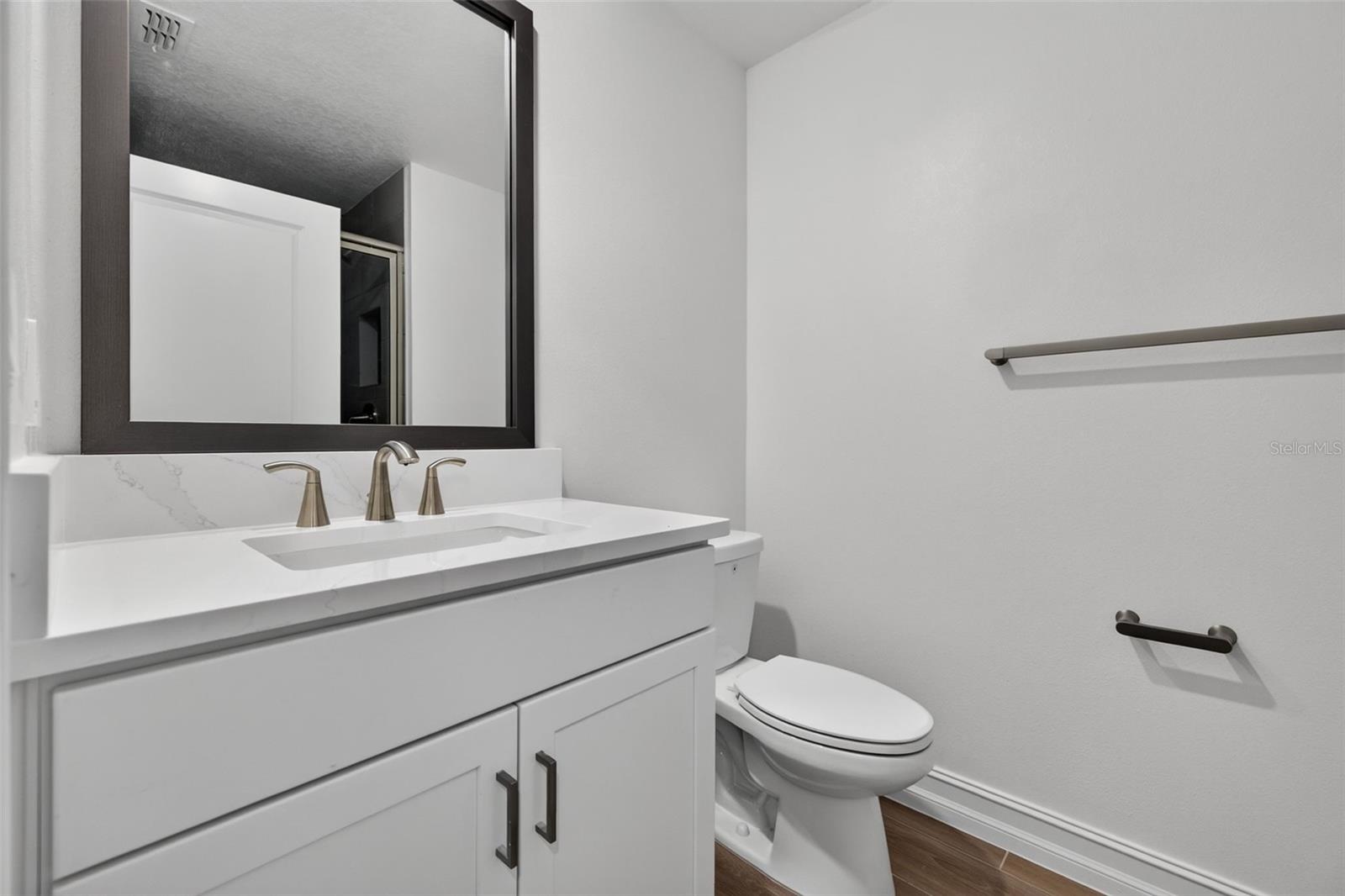 1445 WEST CHESTNUT ST — photo 4