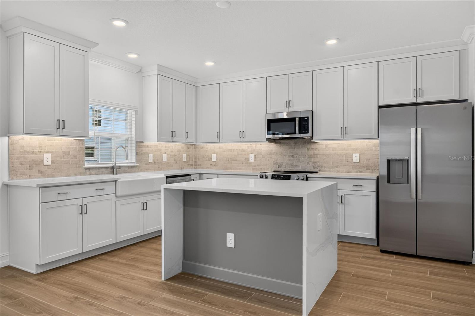 1445 WEST CHESTNUT ST — photo 12