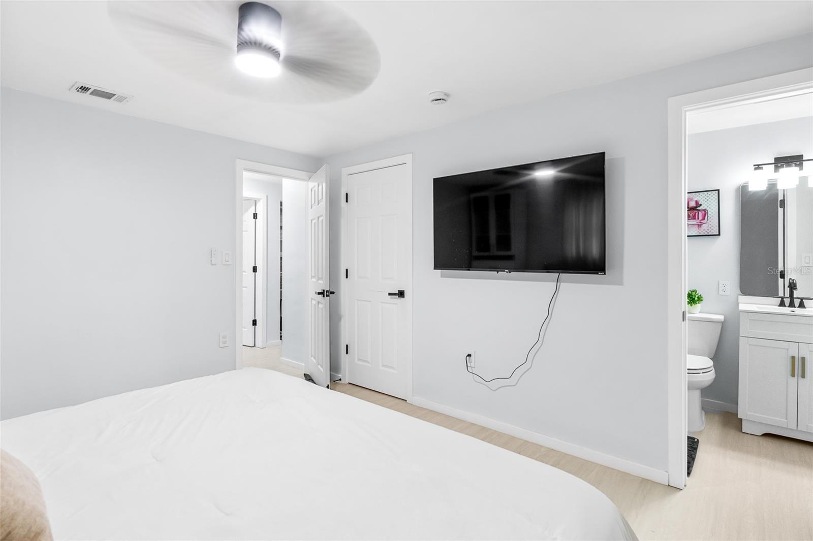 1539 DARTMOUTH DR — photo 40