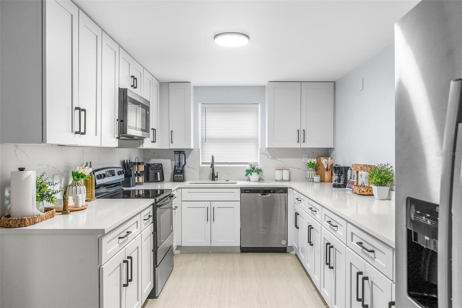 1539 DARTMOUTH DR — photo 18