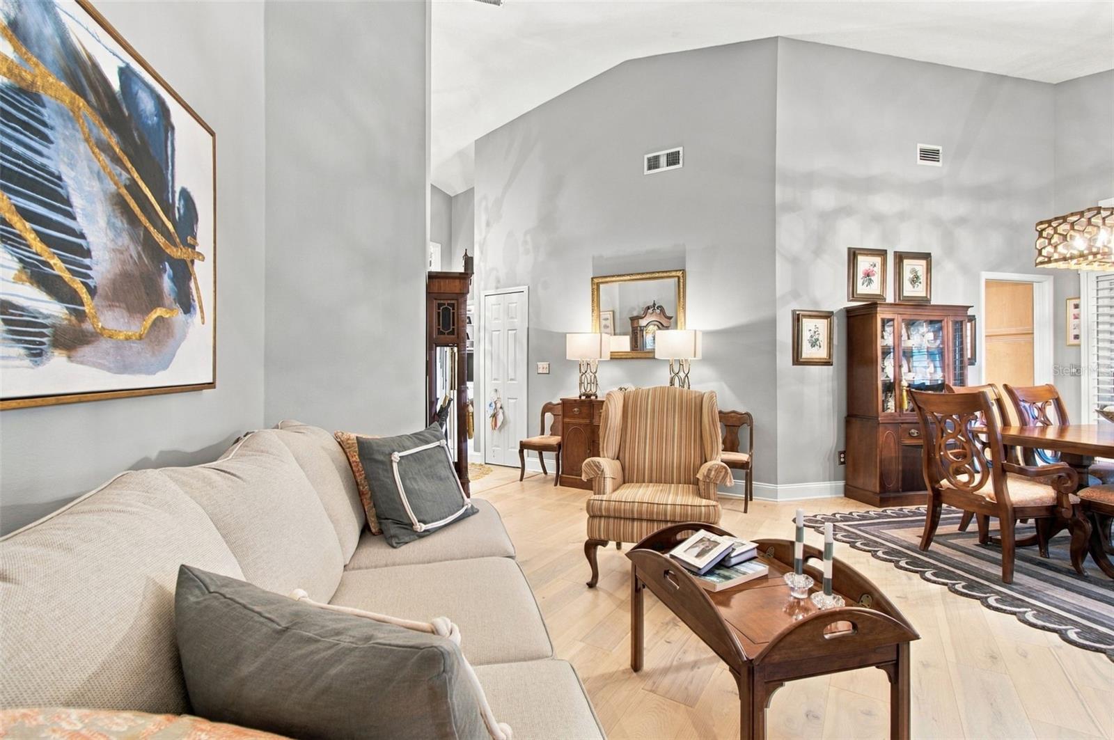 435 DATE PALM CT NE — photo 8