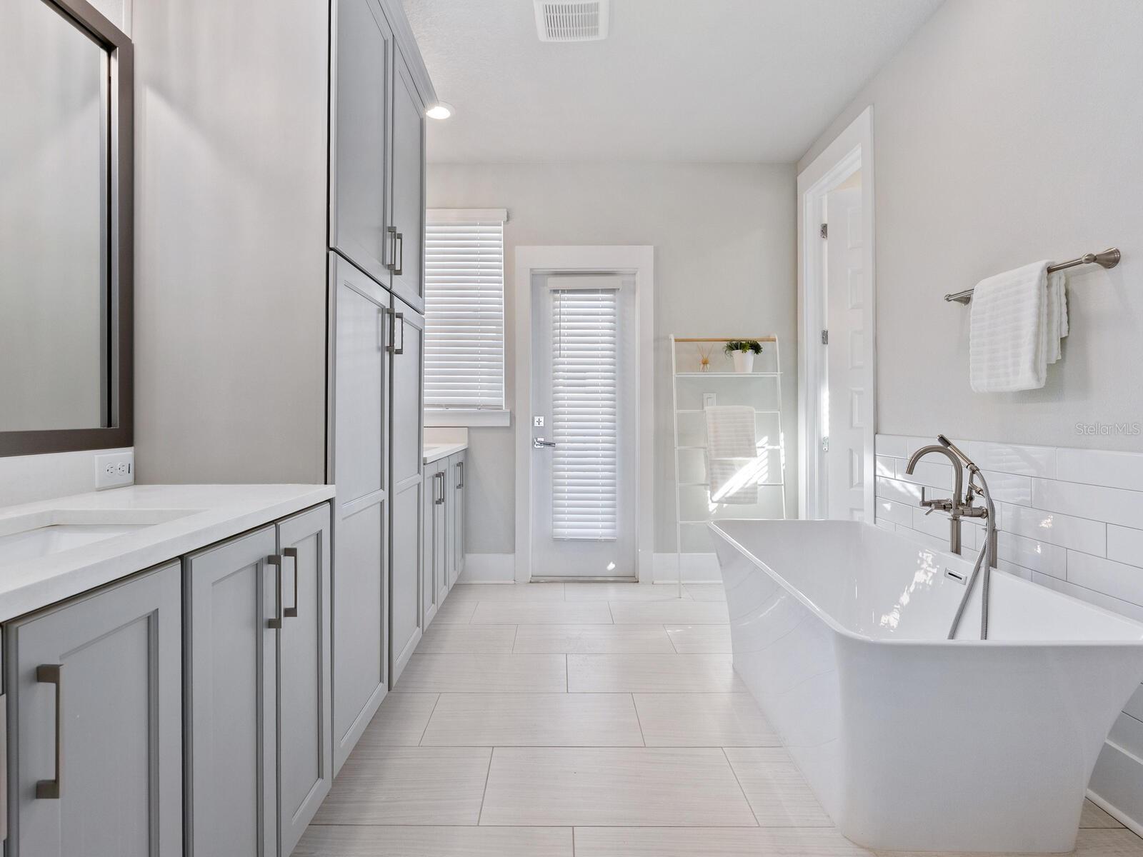 508 LAUREL PARK DR — photo 22