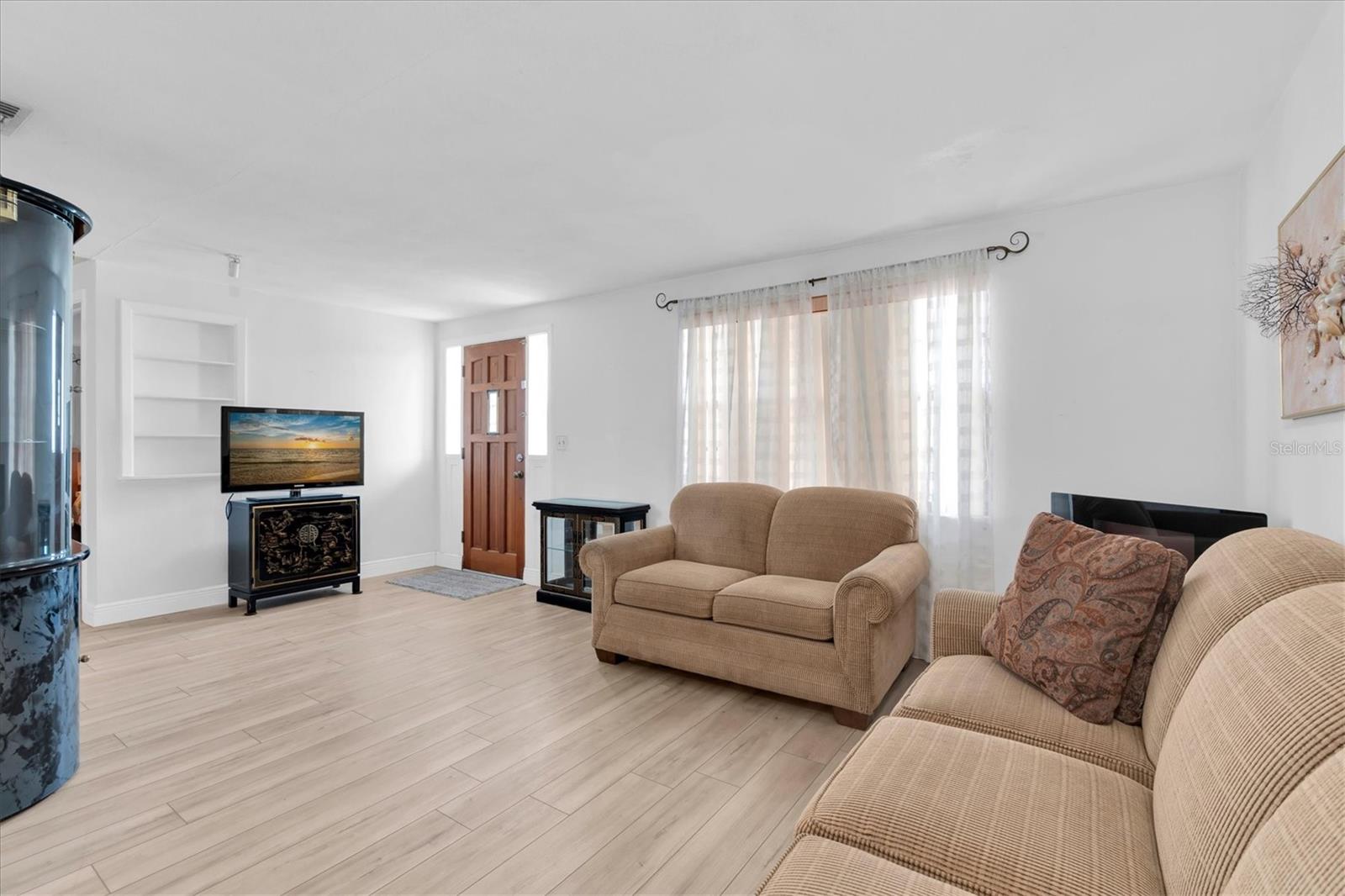 4223 MOOG RD — photo 4