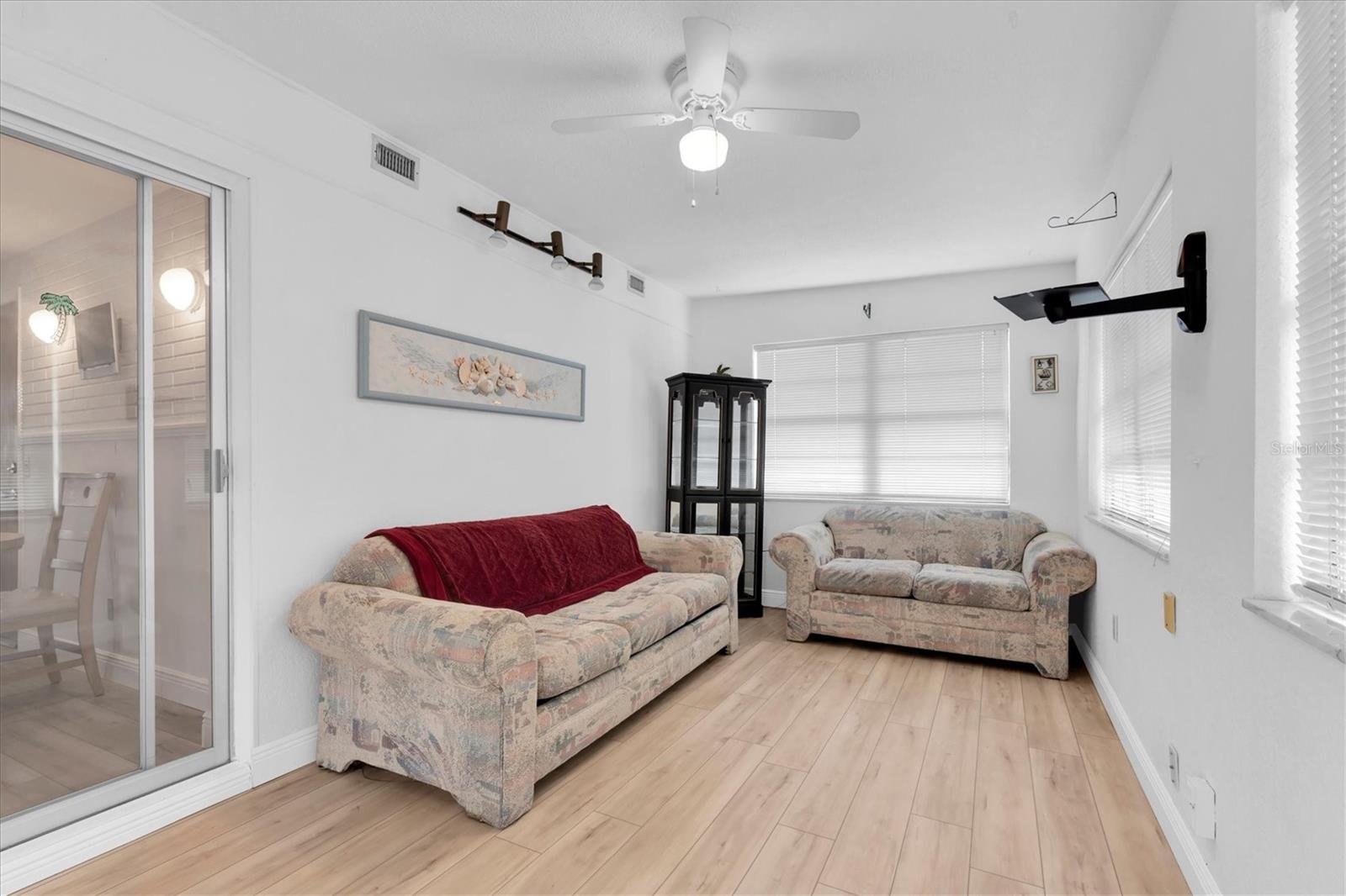 4223 MOOG RD — photo 10
