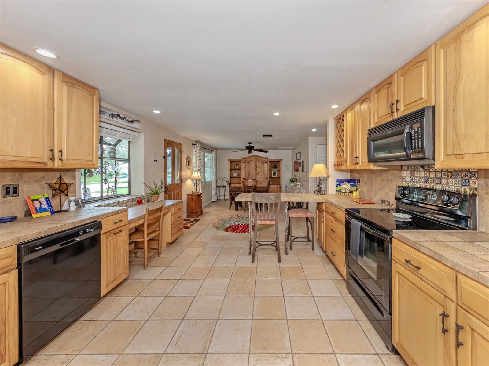 990 FLORENCE ST — photo 10