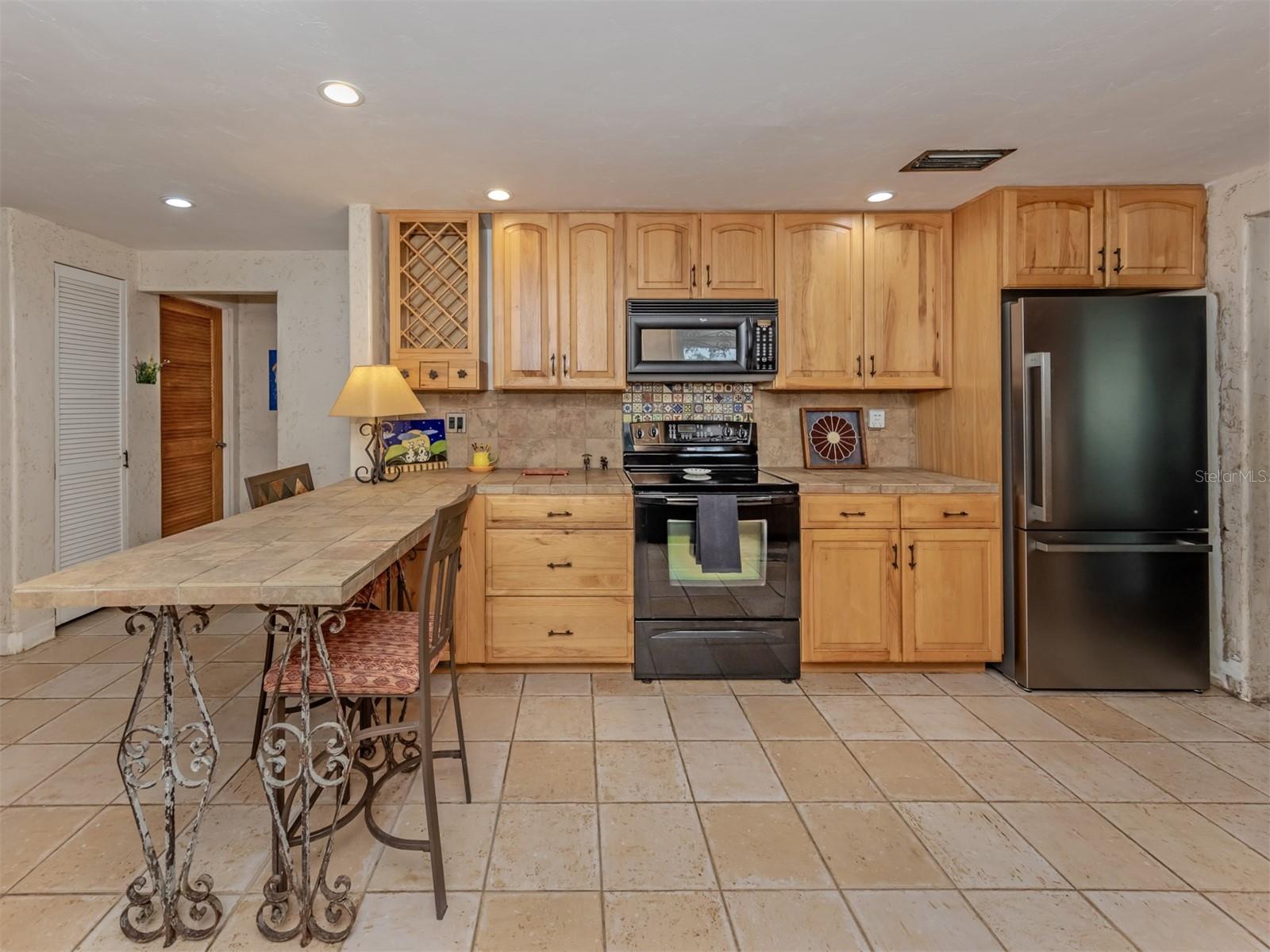 990 FLORENCE ST — photo 3