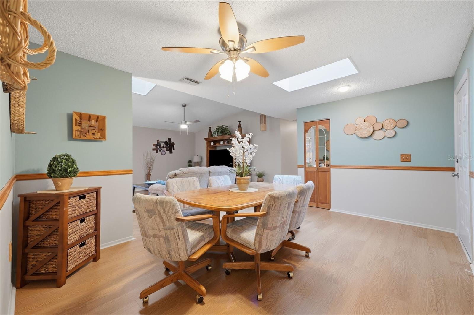 6841 CIRCLECREEK DR — photo 3