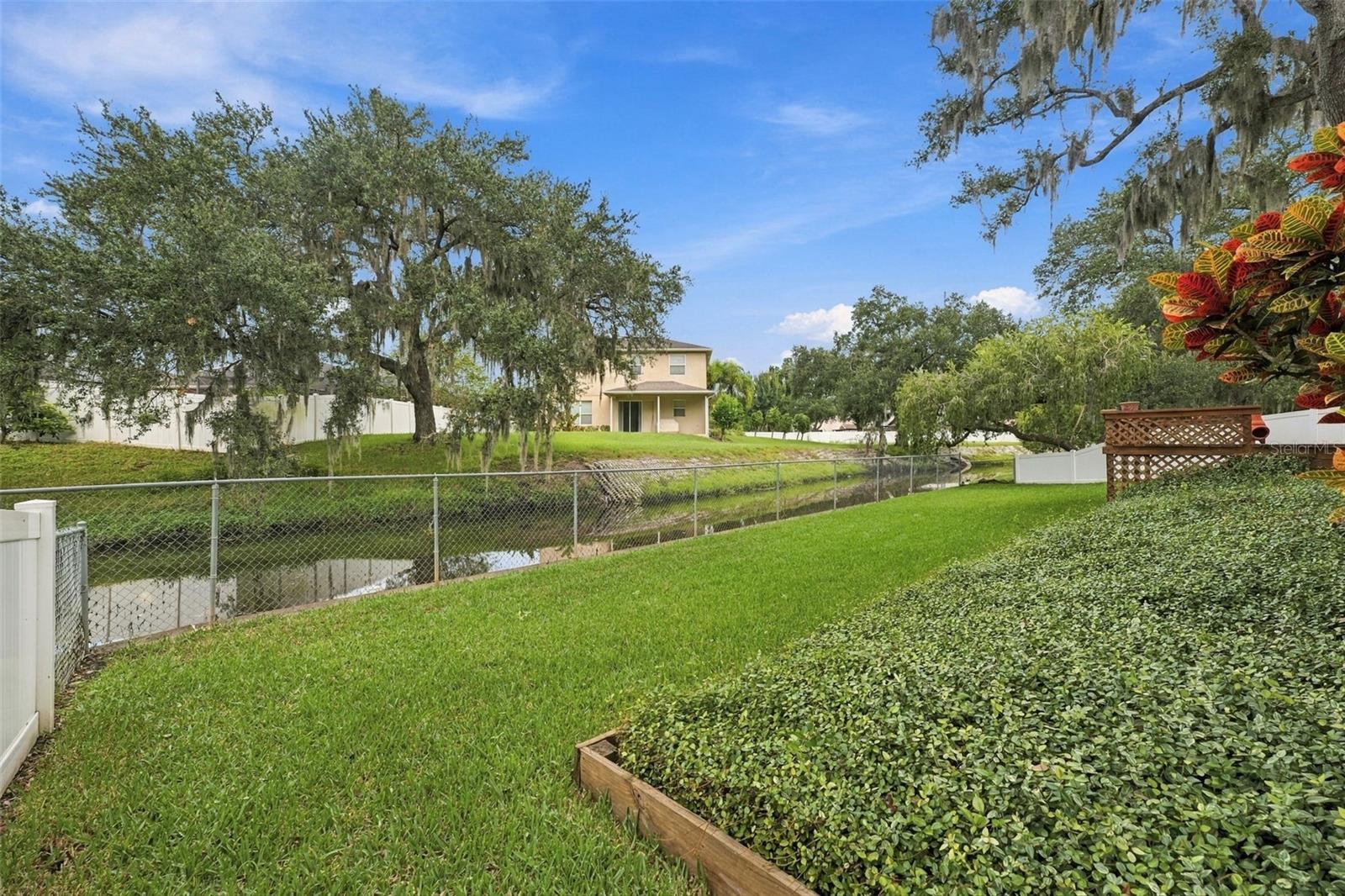 6841 CIRCLECREEK DR — photo 22