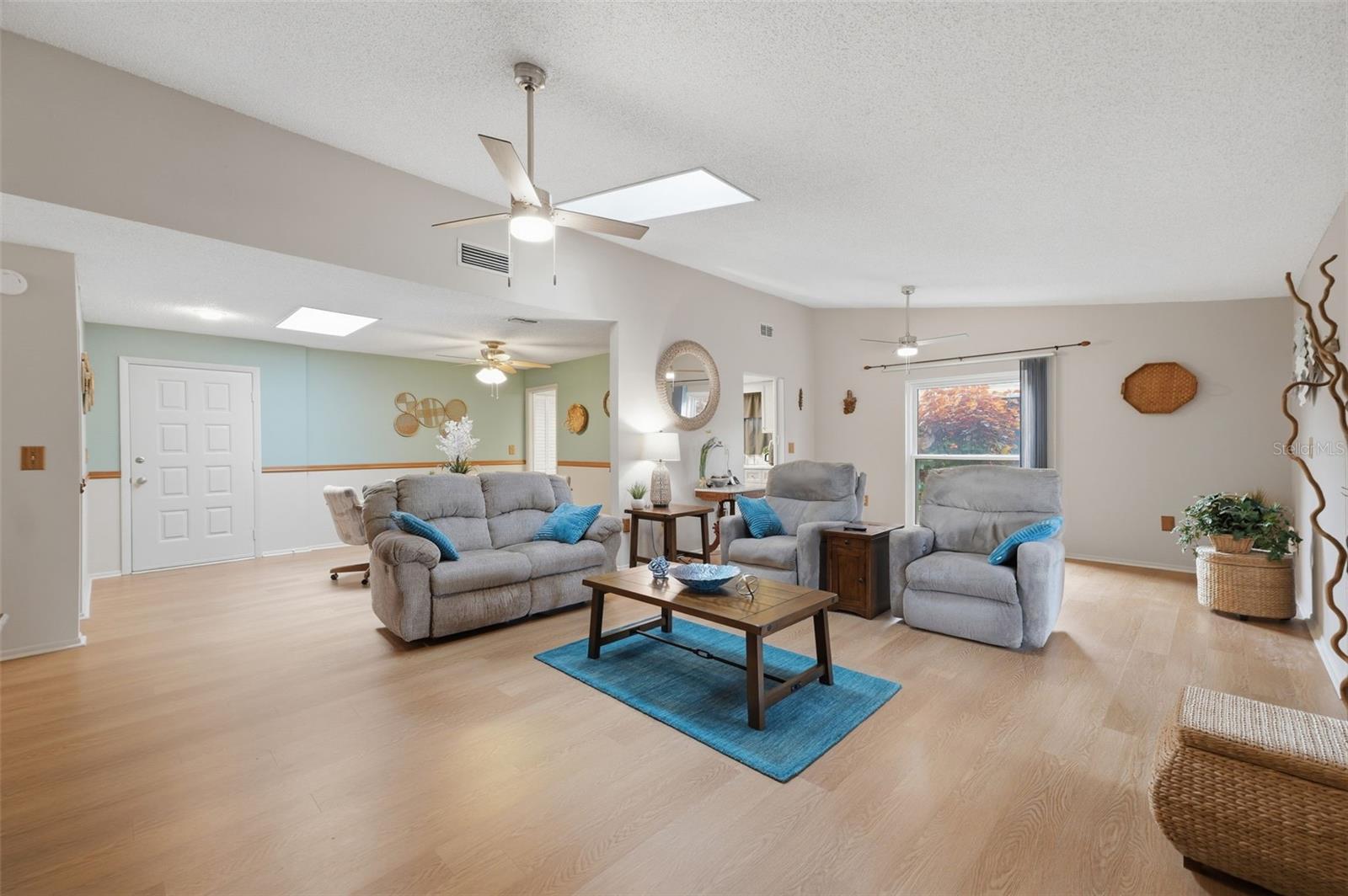 6841 CIRCLECREEK DR — photo 4
