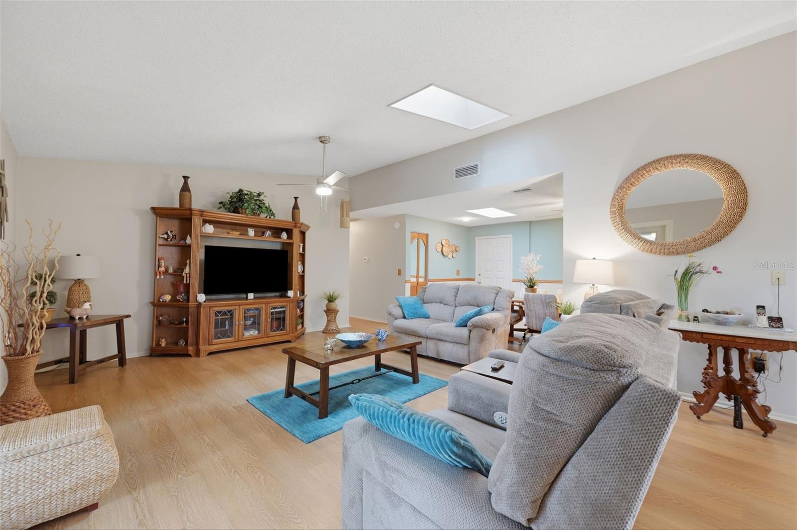 6841 CIRCLECREEK DR — photo 5