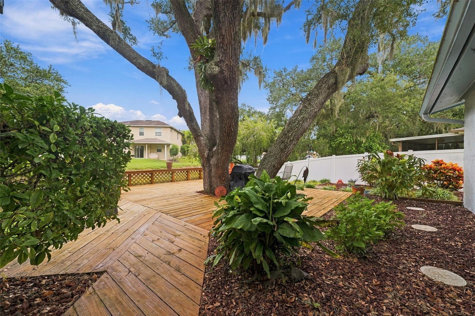 6841 CIRCLECREEK DR — photo 16