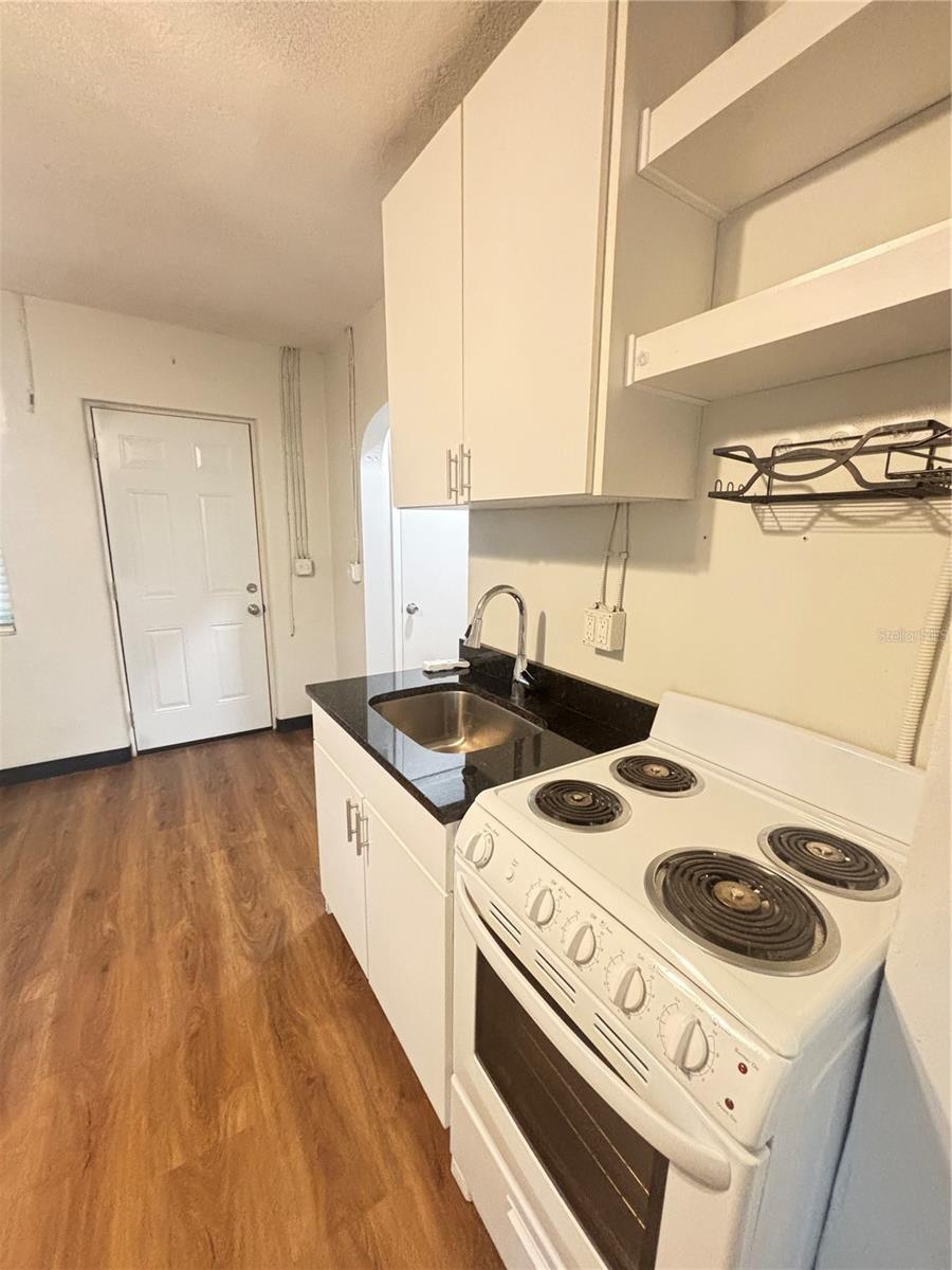 707 ROSERY RD NW #6 — photo 5