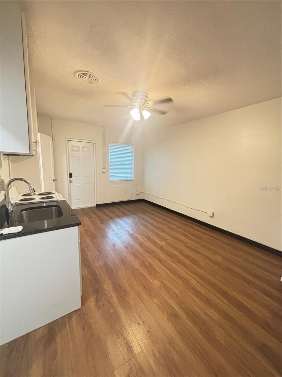 707 ROSERY RD NW #6 — photo 4