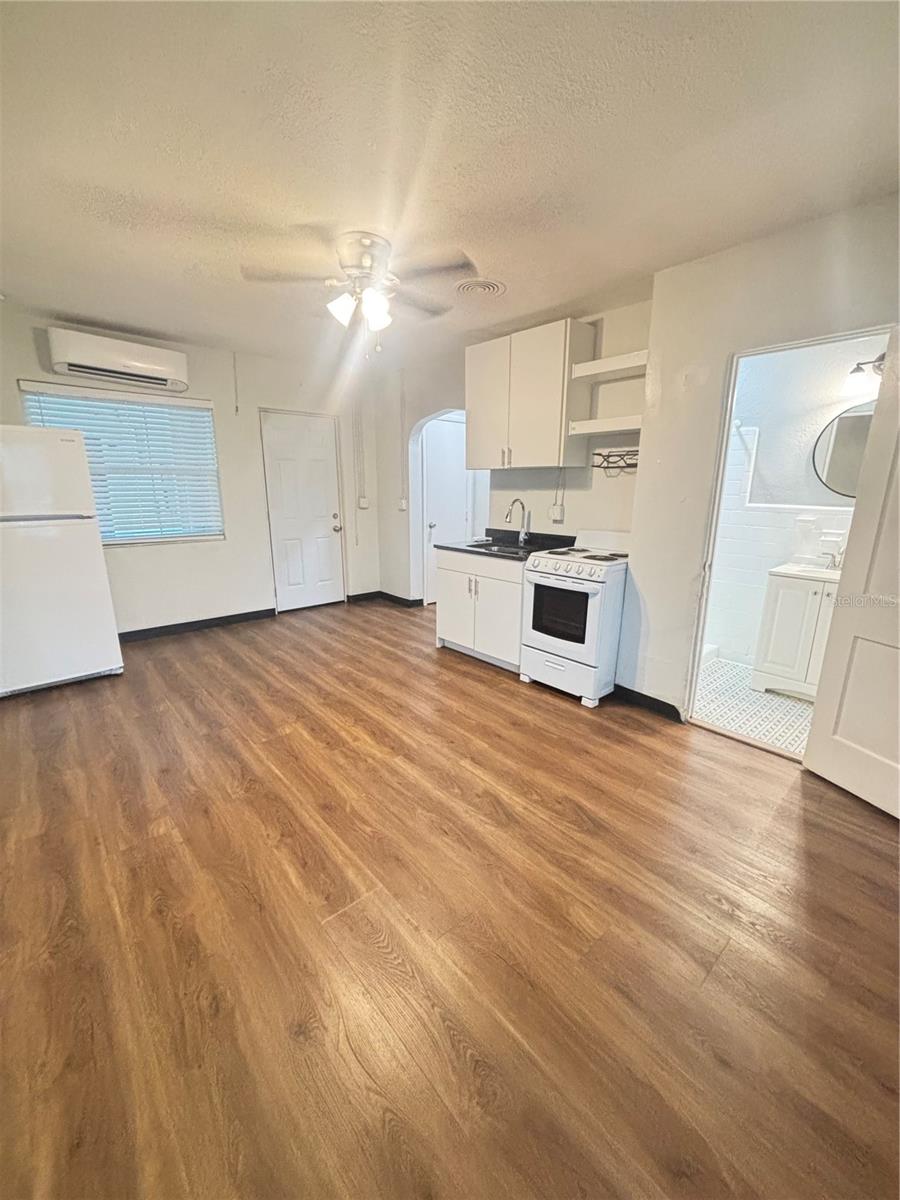 707 ROSERY RD NW #6 — photo 3