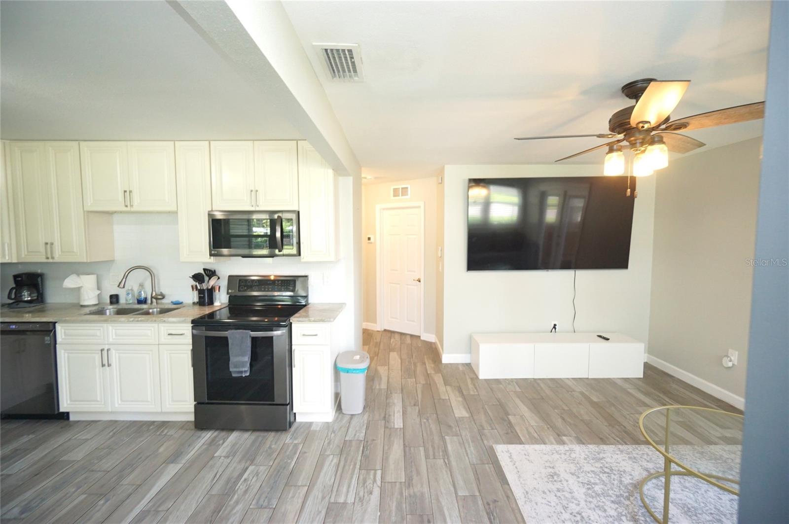 4411 W LEILA AVE — photo 3