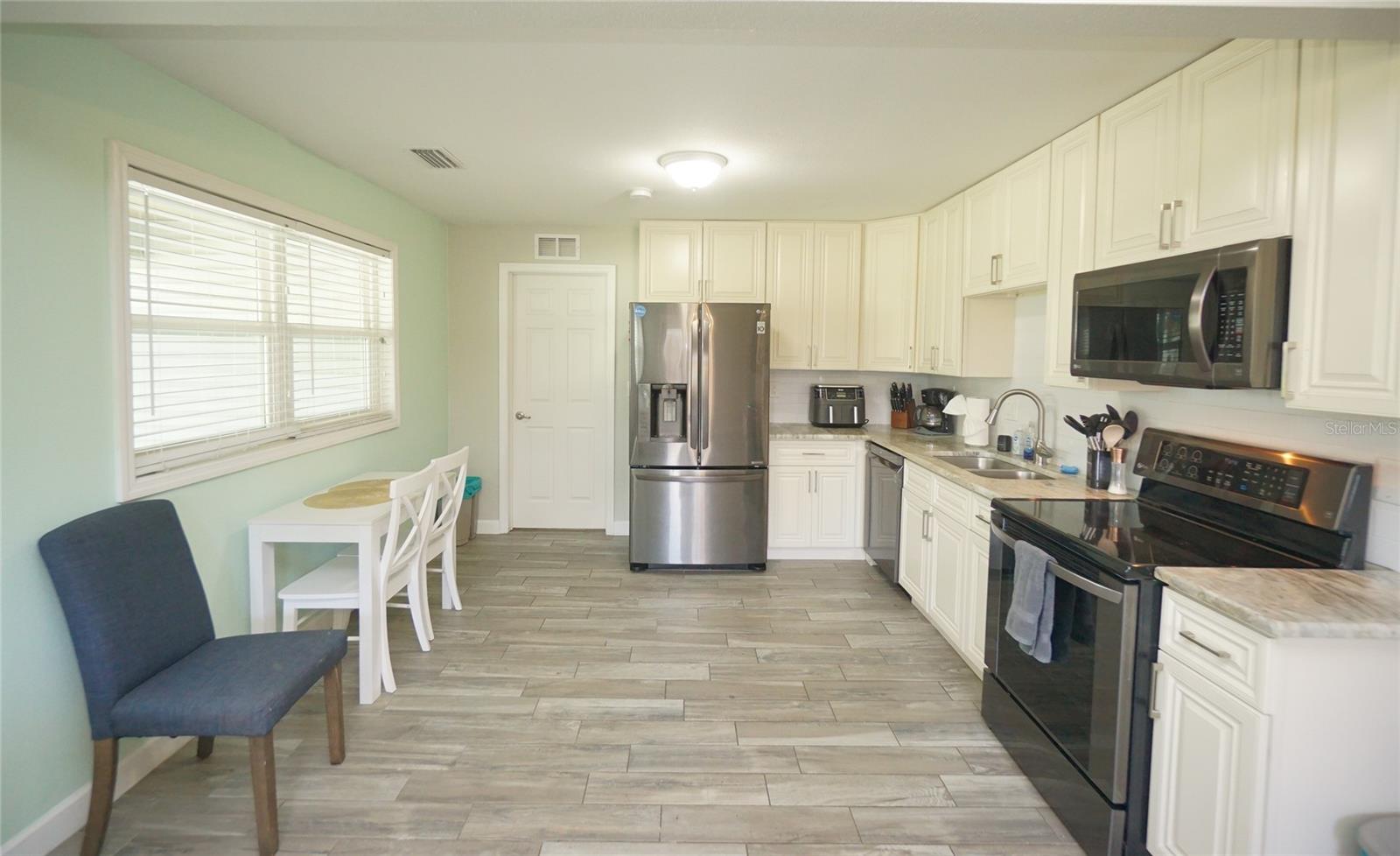 4411 W LEILA AVE — photo 4