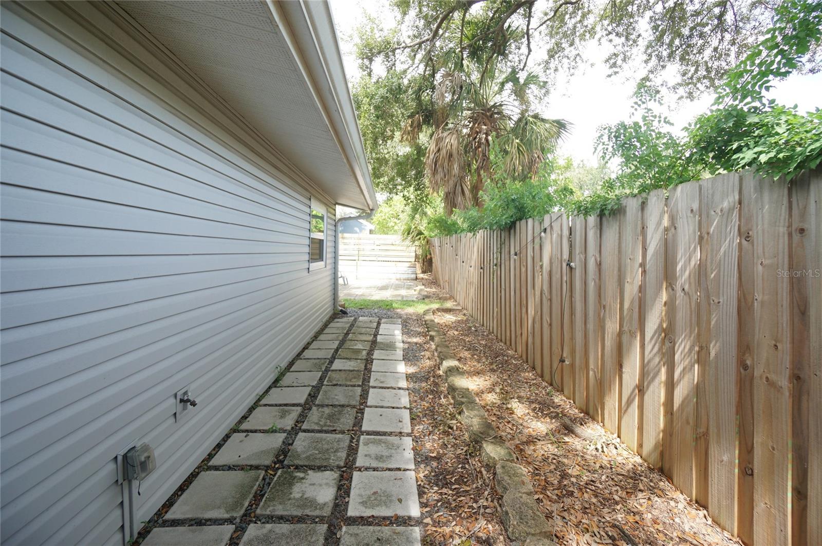 4411 W LEILA AVE — photo 13