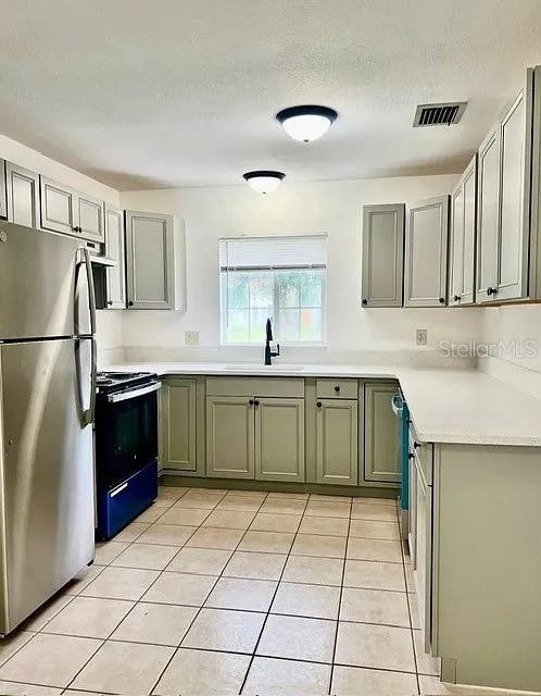 402 W TEVER ST — photo 9