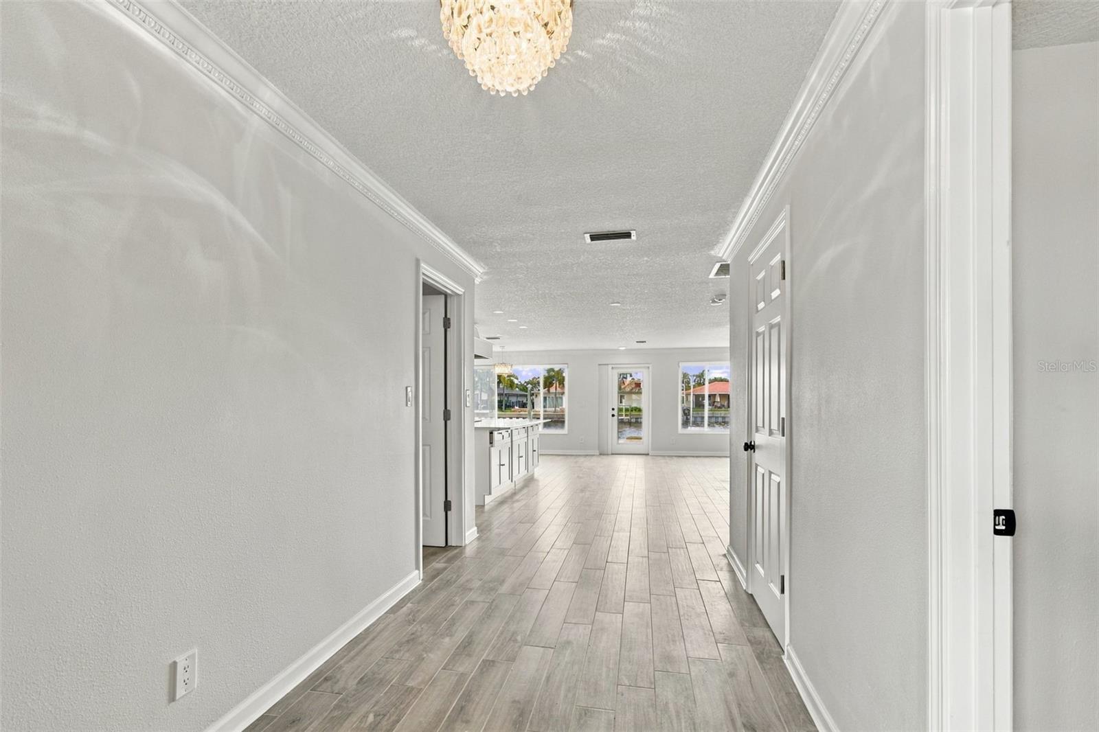 2078 NE MONTANA AVE NE — photo 12