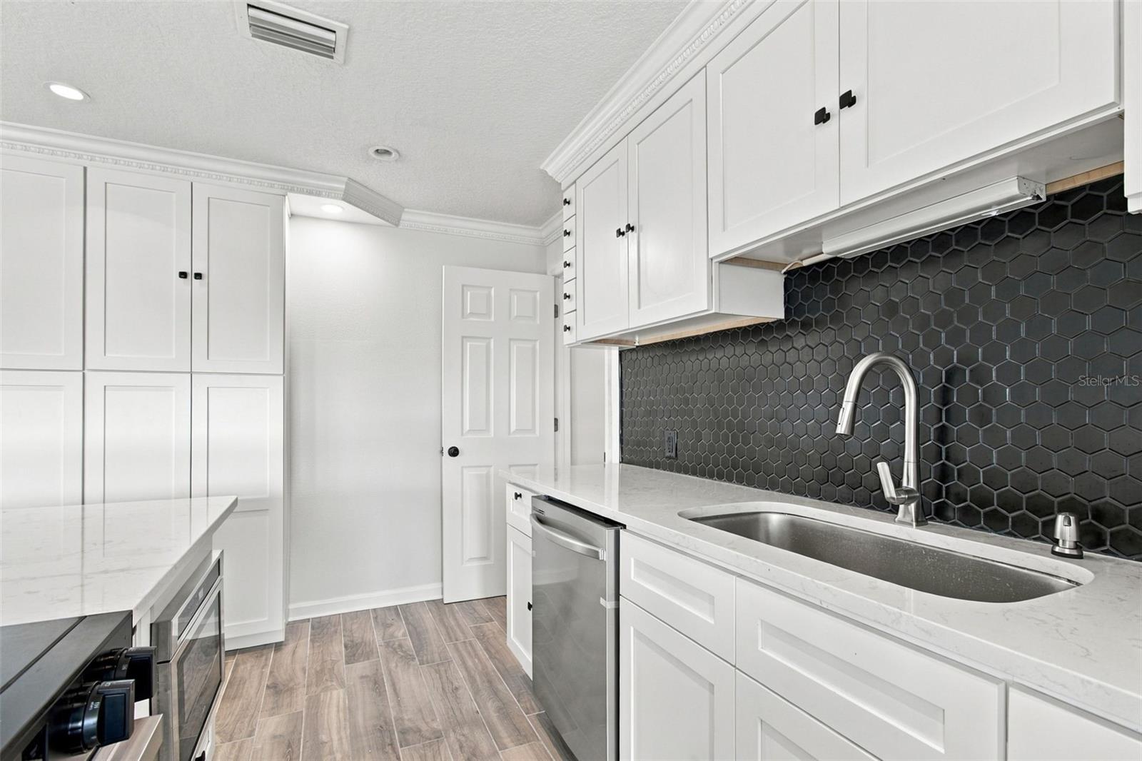 2078 NE MONTANA AVE NE — photo 19
