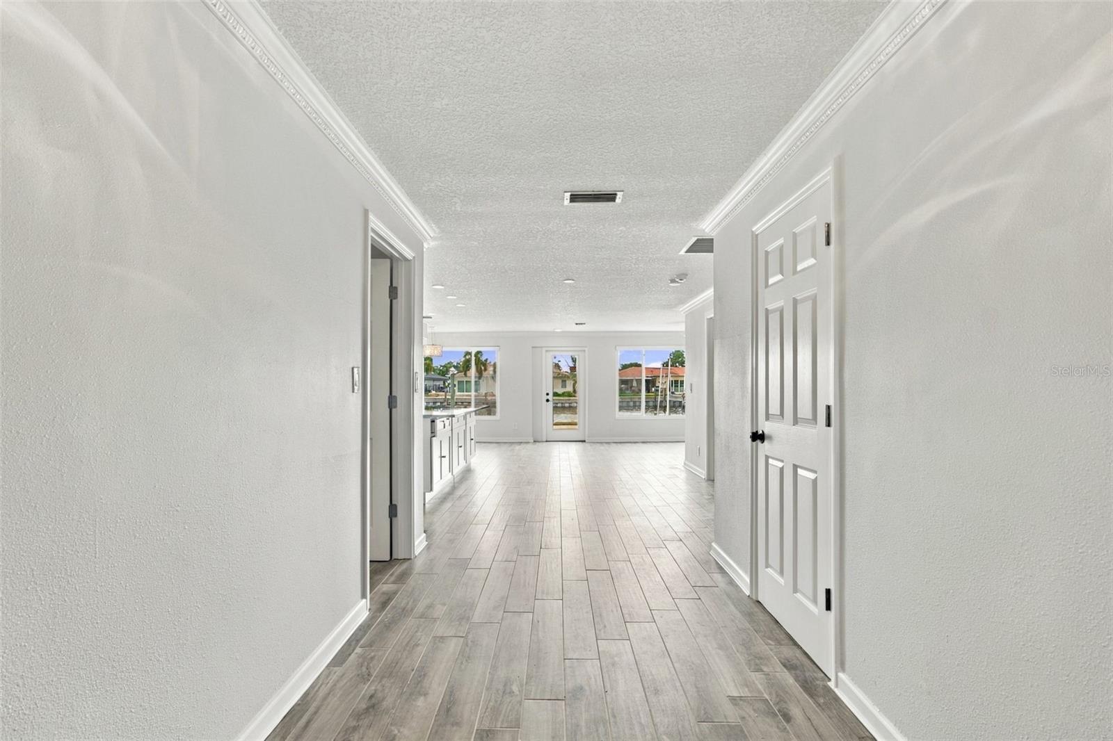 2078 NE MONTANA AVE NE — photo 13