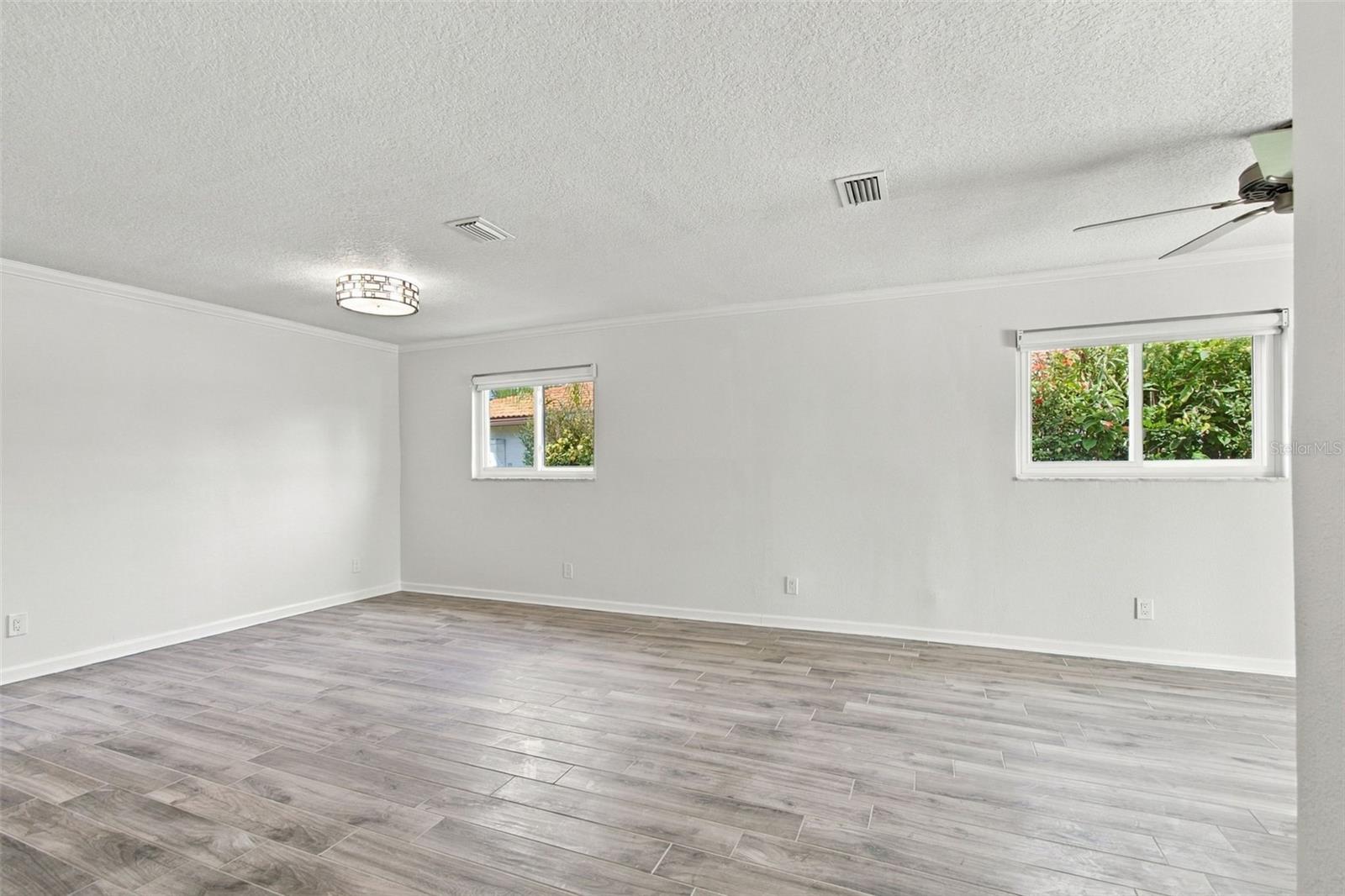 2078 NE MONTANA AVE NE — photo 52