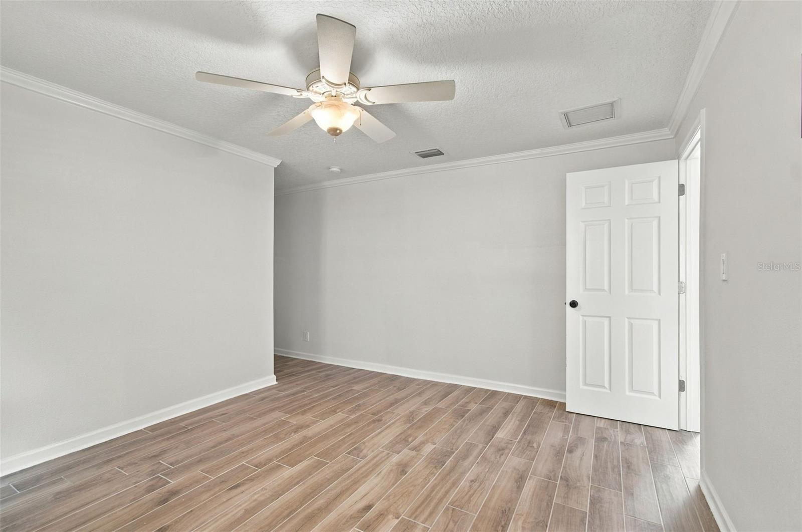2078 NE MONTANA AVE NE — photo 36