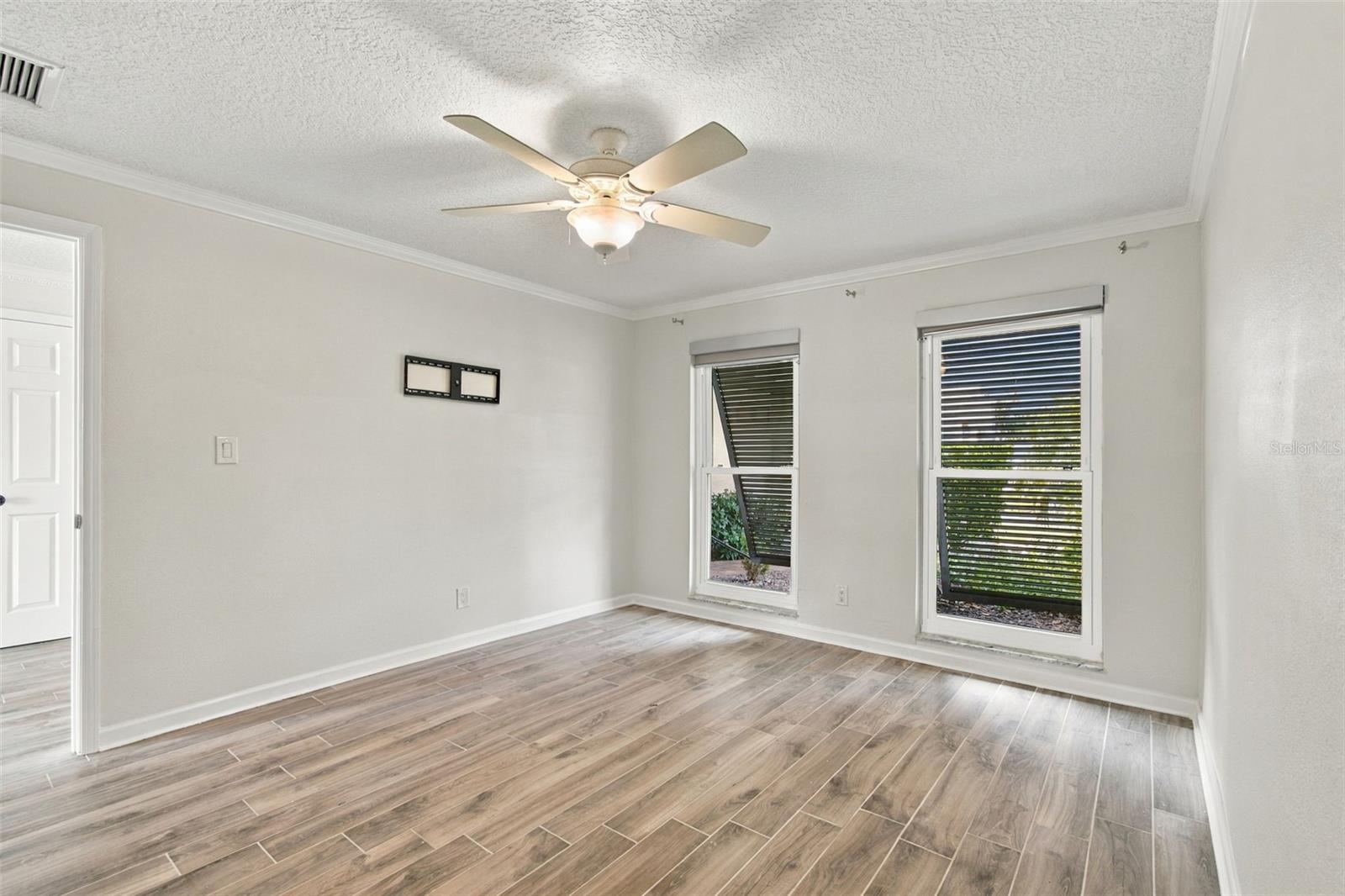 2078 NE MONTANA AVE NE — photo 34