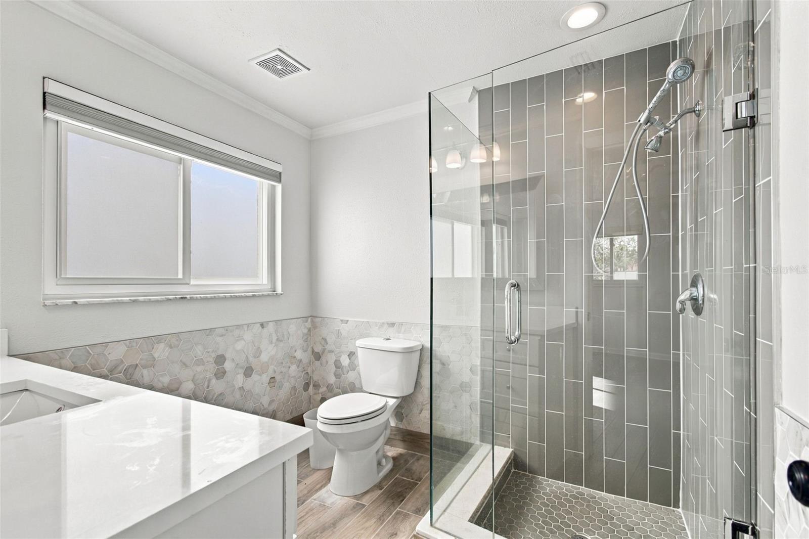2078 NE MONTANA AVE NE — photo 44