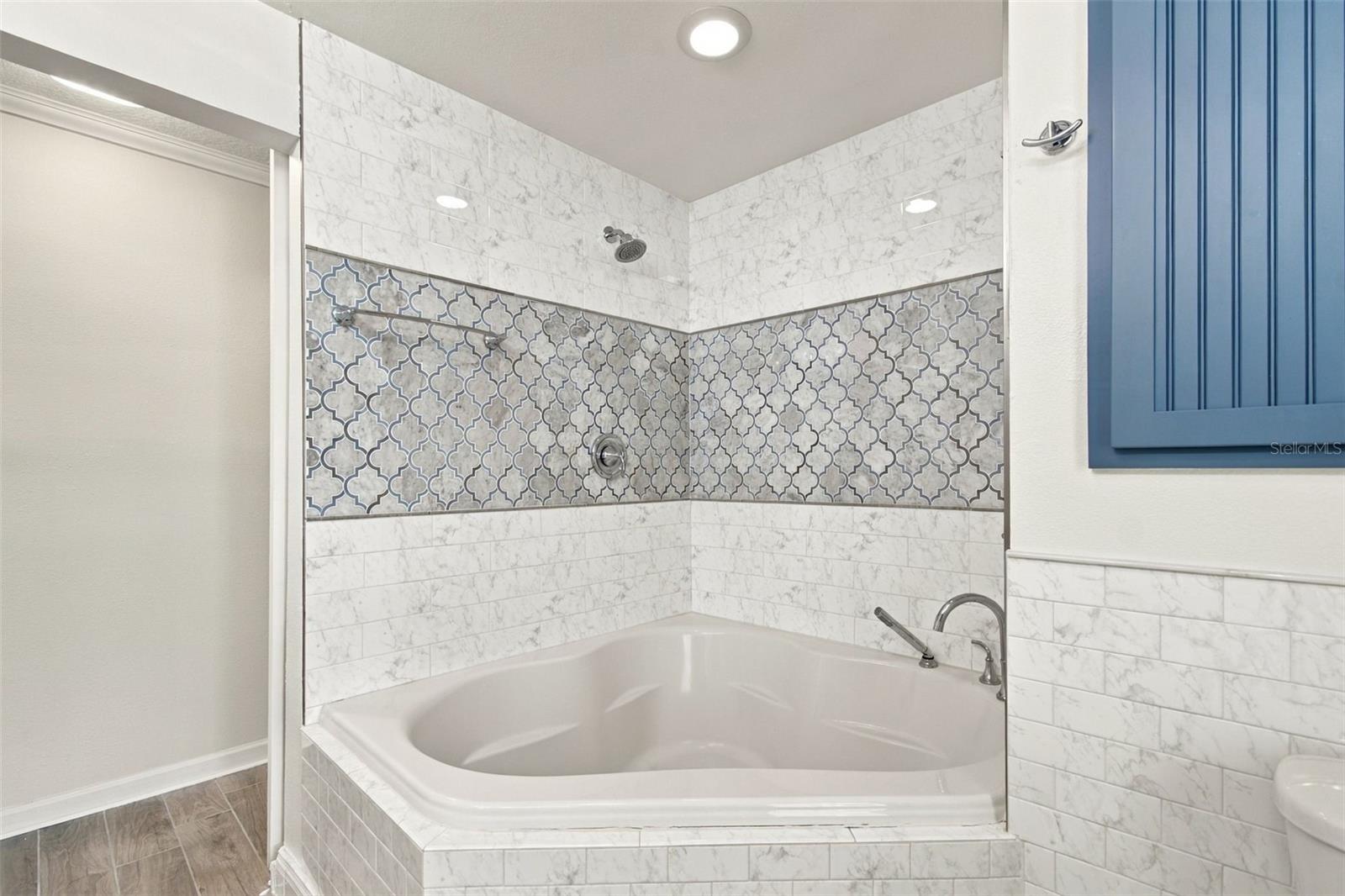 2078 NE MONTANA AVE NE — photo 50
