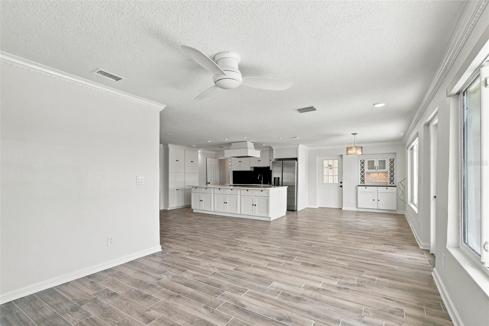 2078 NE MONTANA AVE NE — photo 30
