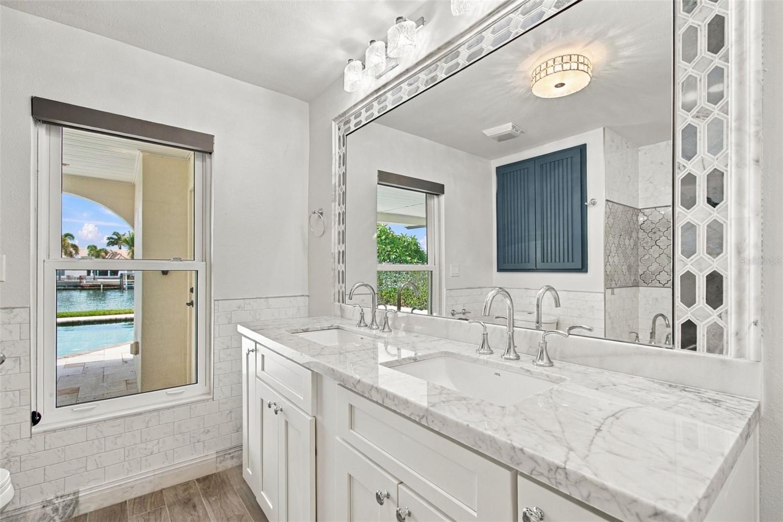 2078 NE MONTANA AVE NE — photo 49