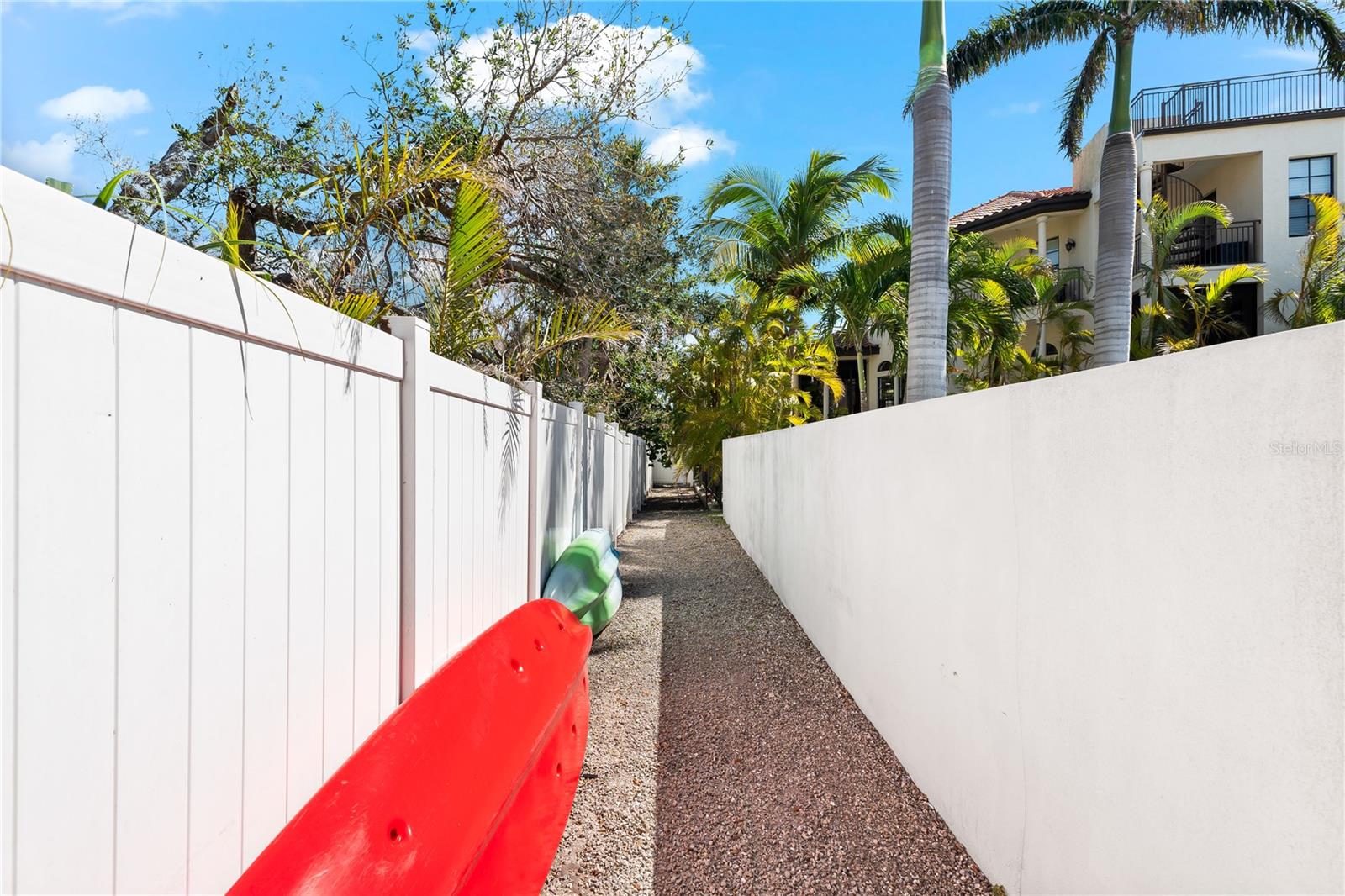 116 GARDEN LN — photo 42